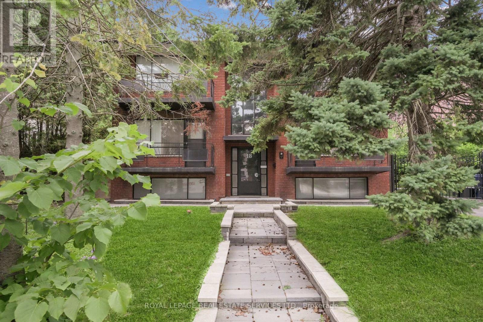 6 - 18 THIRTY THIRD STREET, Toronto, Ontario