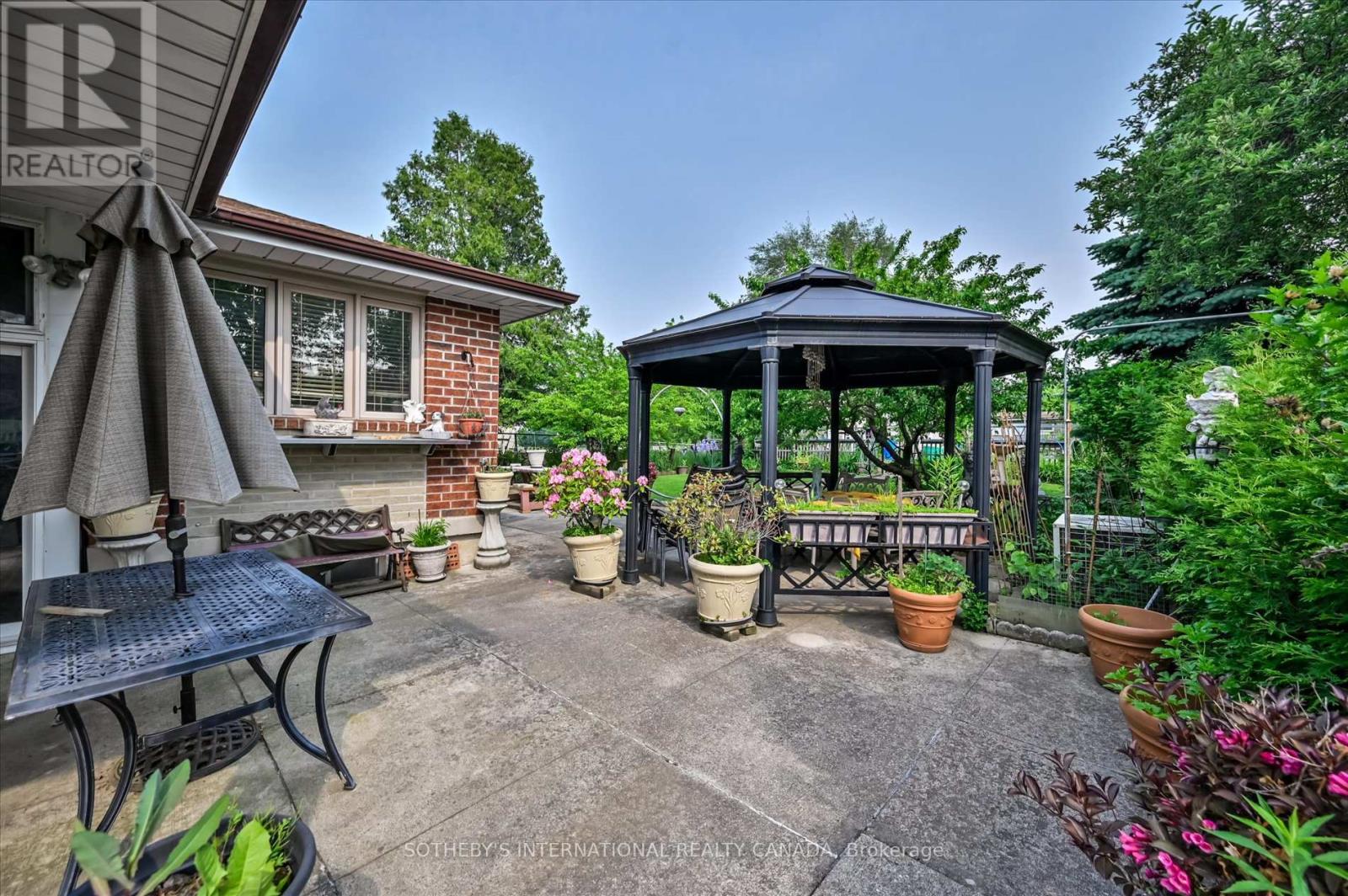 502 Queens Drive, Toronto, Ontario  M6L 1M8 - Photo 45 - W13233372