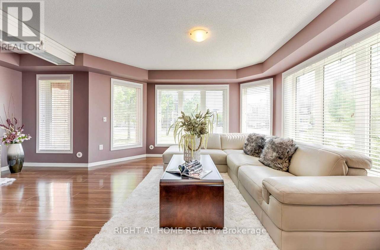 638 Holly Avenue, Milton, Ontario  L9T 0G3 - Photo 3 - W13233410