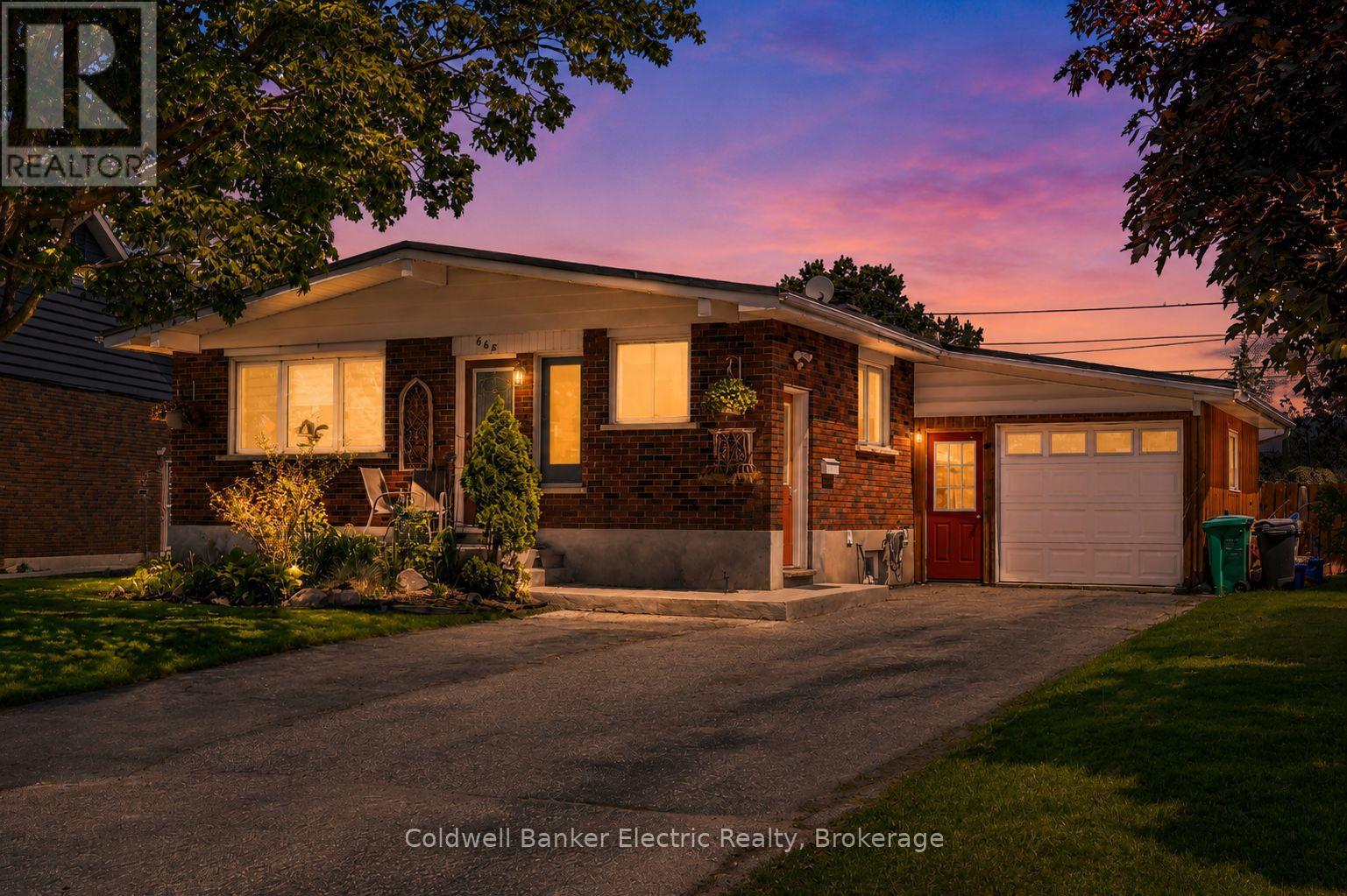 668 BARBARA CRESCENT, Peterborough, Ontario