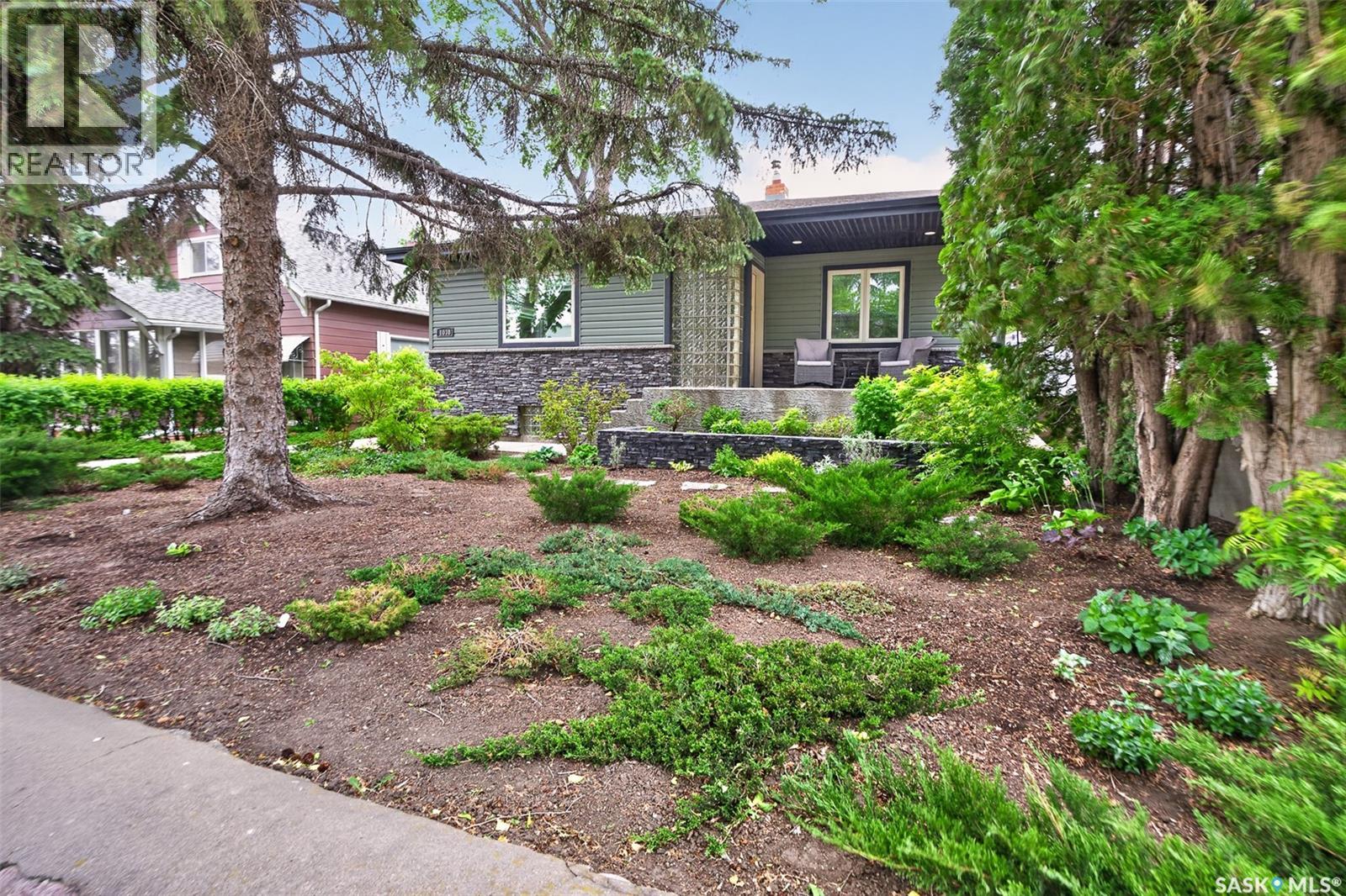 1030 1st Avenue Nw, Moose Jaw, Saskatchewan  S6H 3N2 - Photo 4 - SK037998