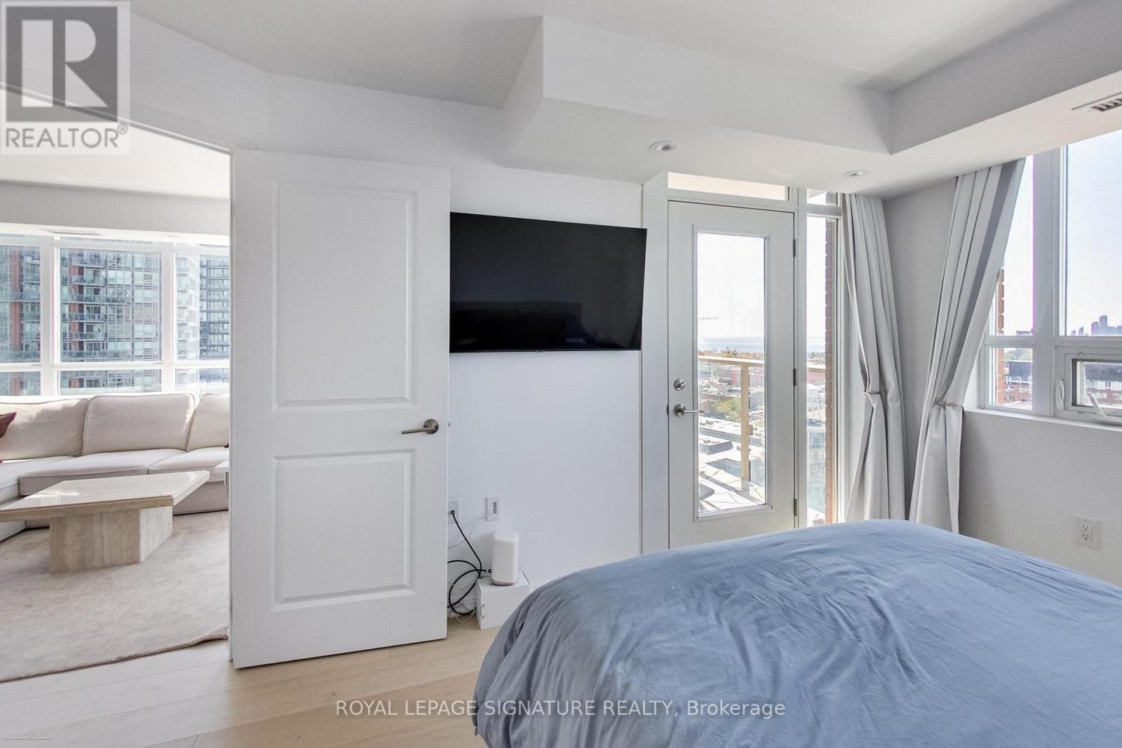 1910 - 125 Western Battery Road, Toronto, Ontario  M6K 3R8 - Photo 18 - C13233582