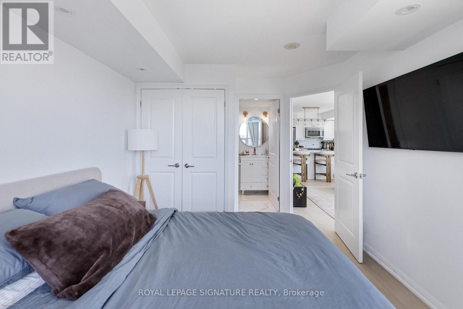 1910 - 125 Western Battery Road, Toronto, Ontario  M6K 3R8 - Photo 19 - C13233582