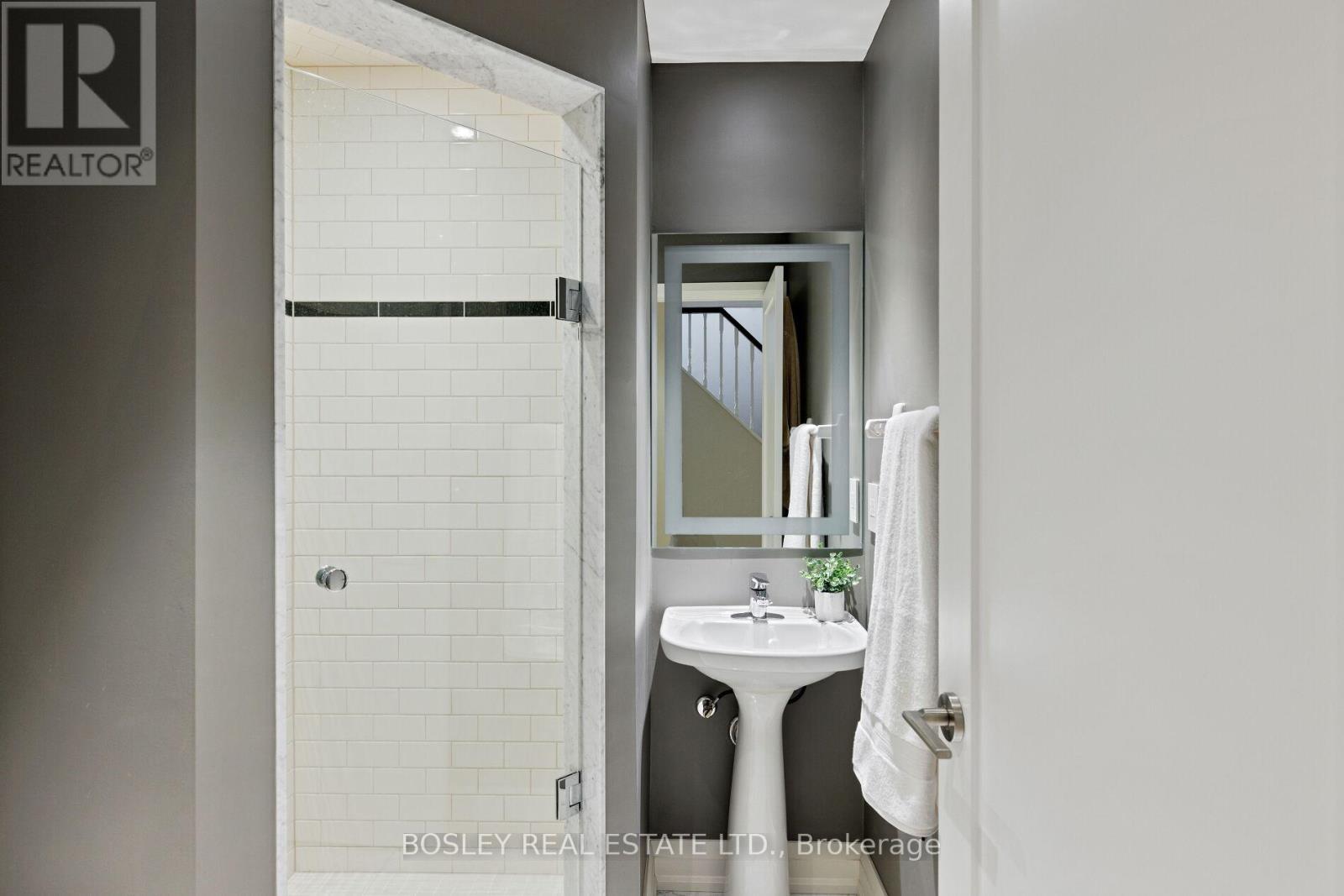Upper - 19 Cardiff Road, Toronto, Ontario  M4P 2N6 - Photo 37 - C13233616