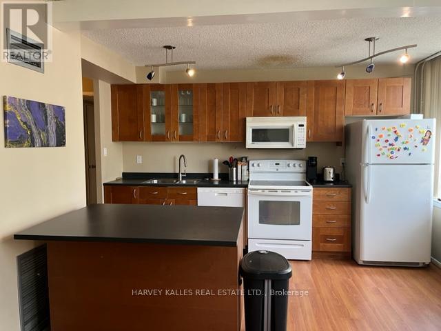 1216 - 633 Bay Street, Toronto, Ontario  M5G 2G4 - Photo 3 - C13233670
