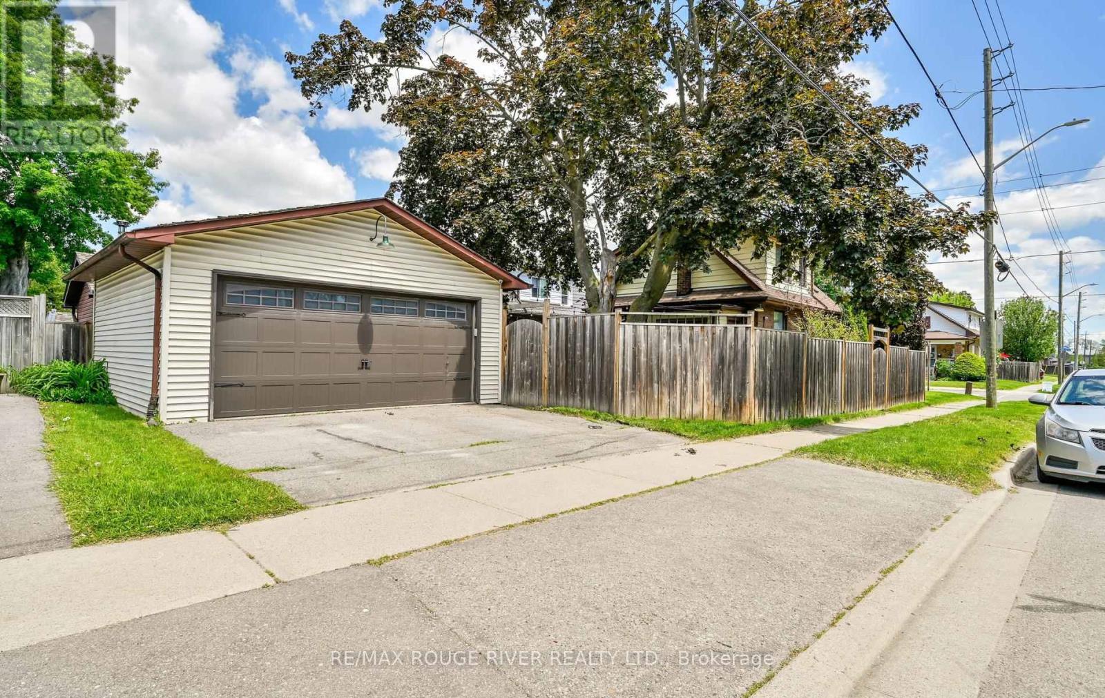 338 Jarvis Street, Oshawa, Ontario  L1G 5L2 - Photo 3 - E13233502