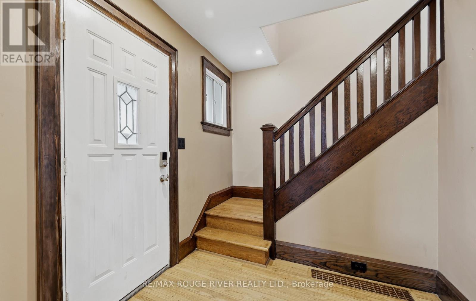 338 Jarvis Street, Oshawa, Ontario  L1G 5L2 - Photo 5 - E13233502