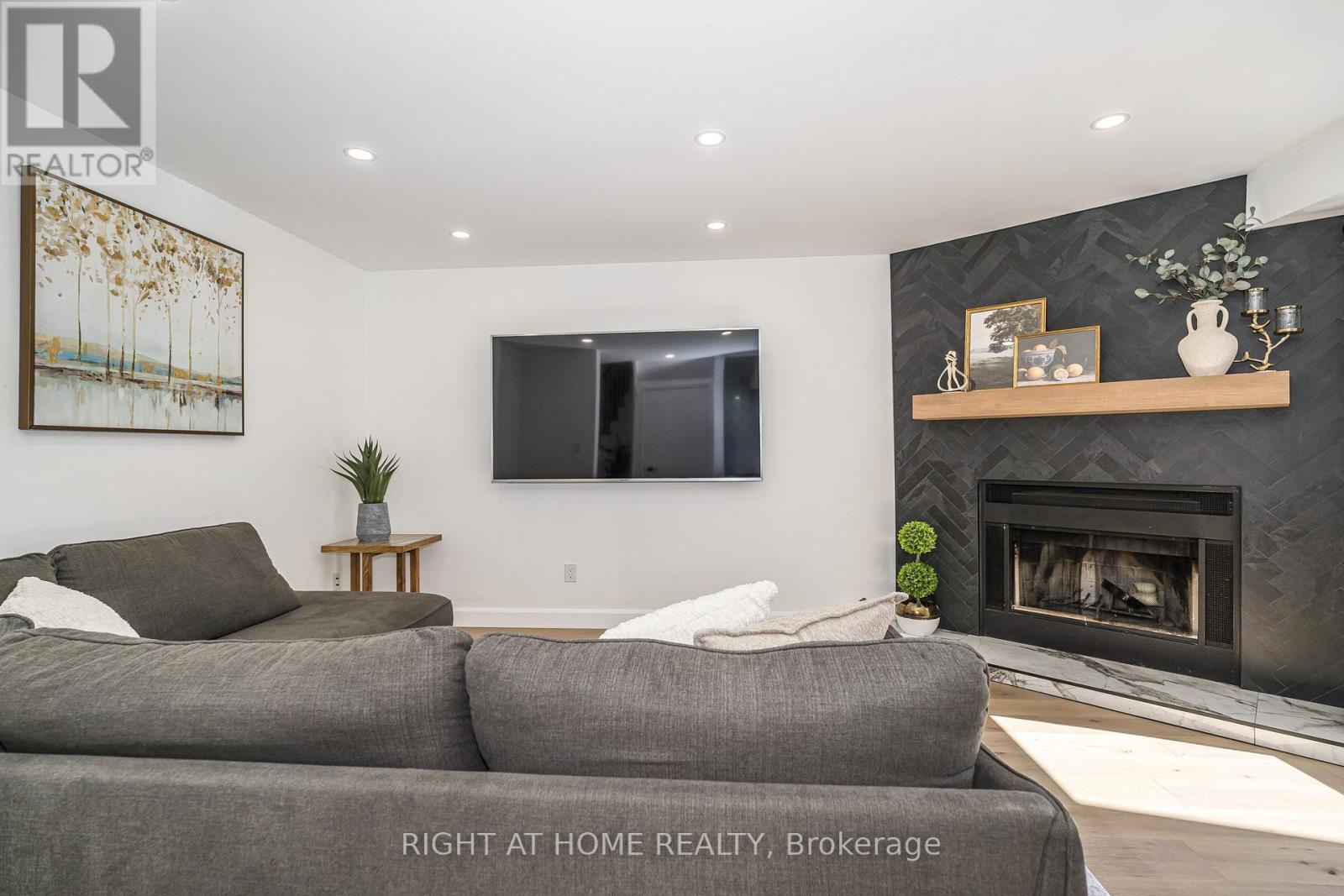 82 Reed Drive, Ajax, Ontario  L1S 6T6 - Photo 21 - E13233590