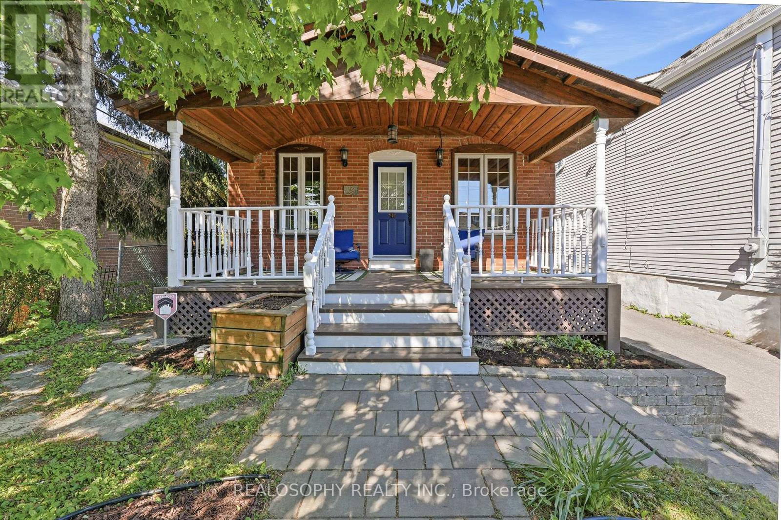 10 MEDFORD AVENUE, Toronto, Ontario