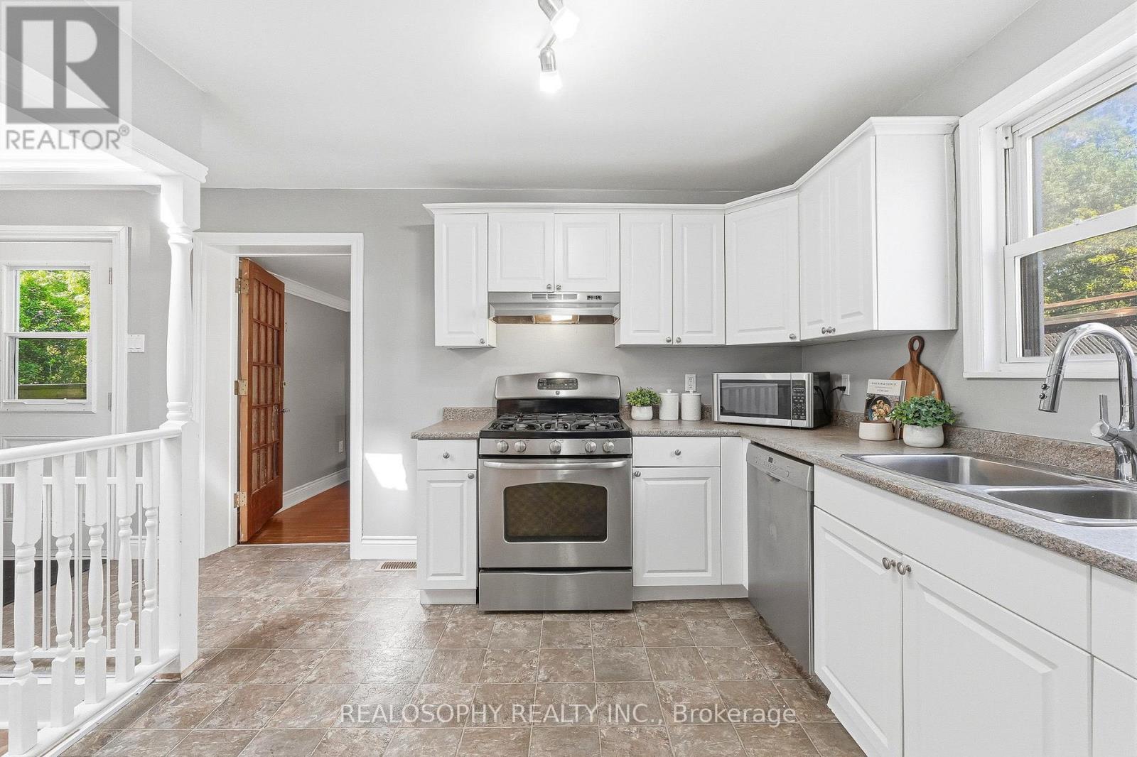 10 Medford Avenue, Toronto, Ontario  M1L 4G2 - Photo 19 - E13233688