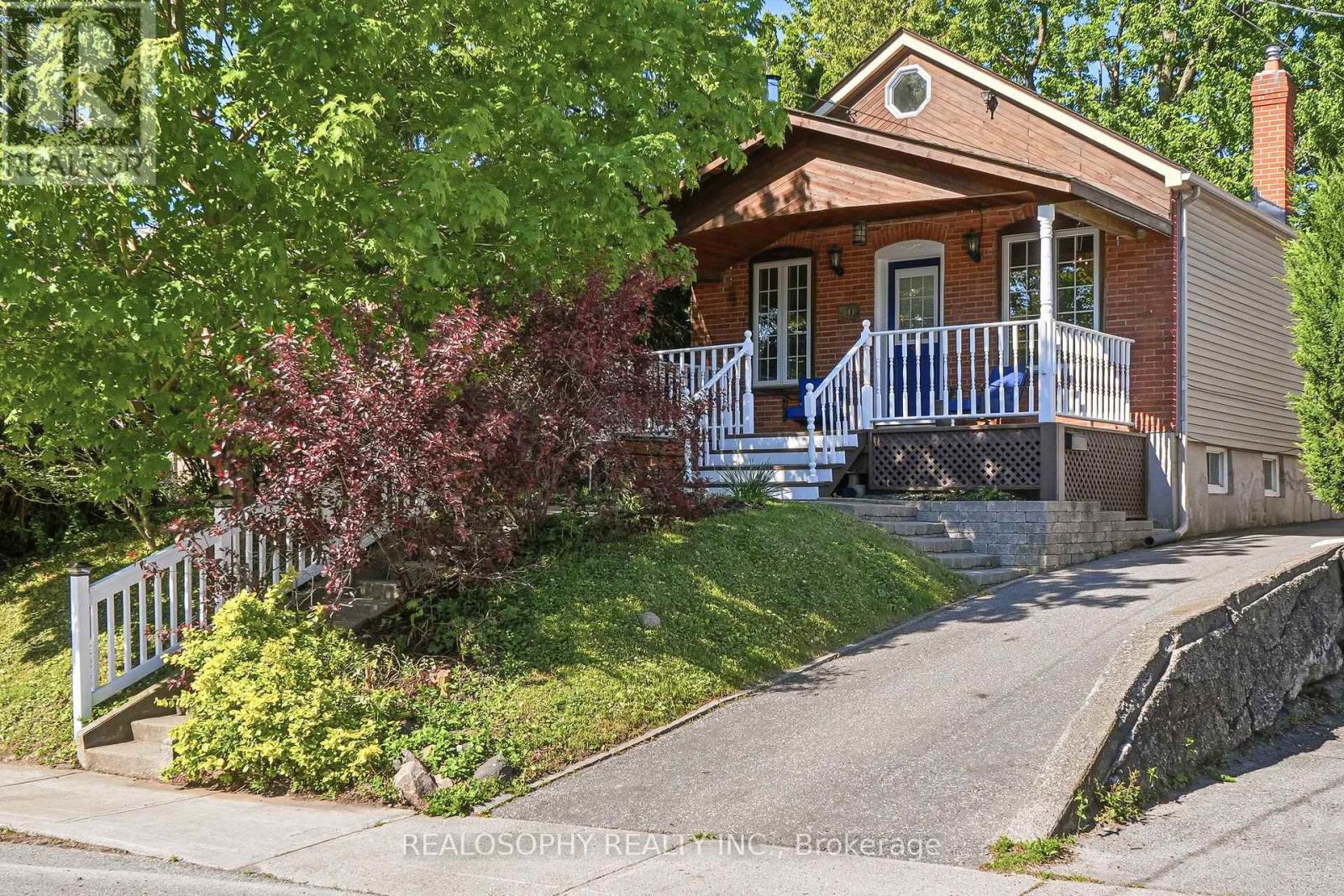 10 Medford Avenue, Toronto, Ontario  M1L 4G2 - Photo 2 - E13233688