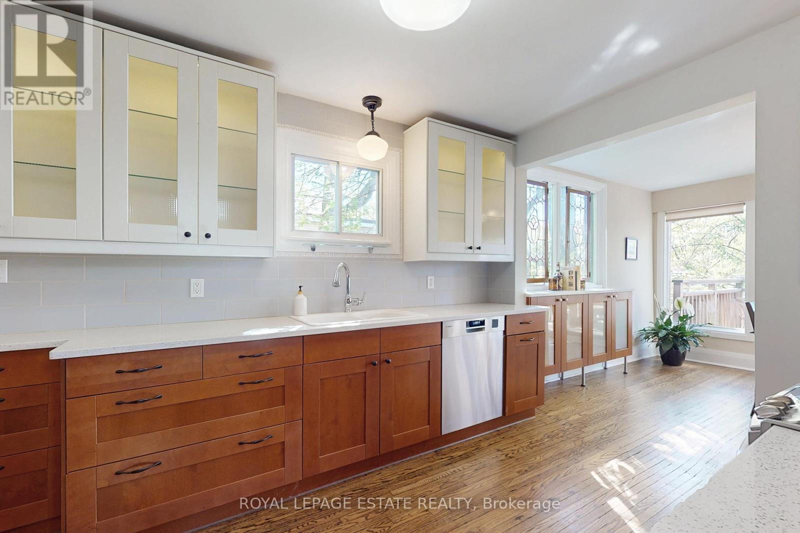 27 Sycamore Place, Toronto, Ontario  M4E 1K3 - Photo 16 - E13233808