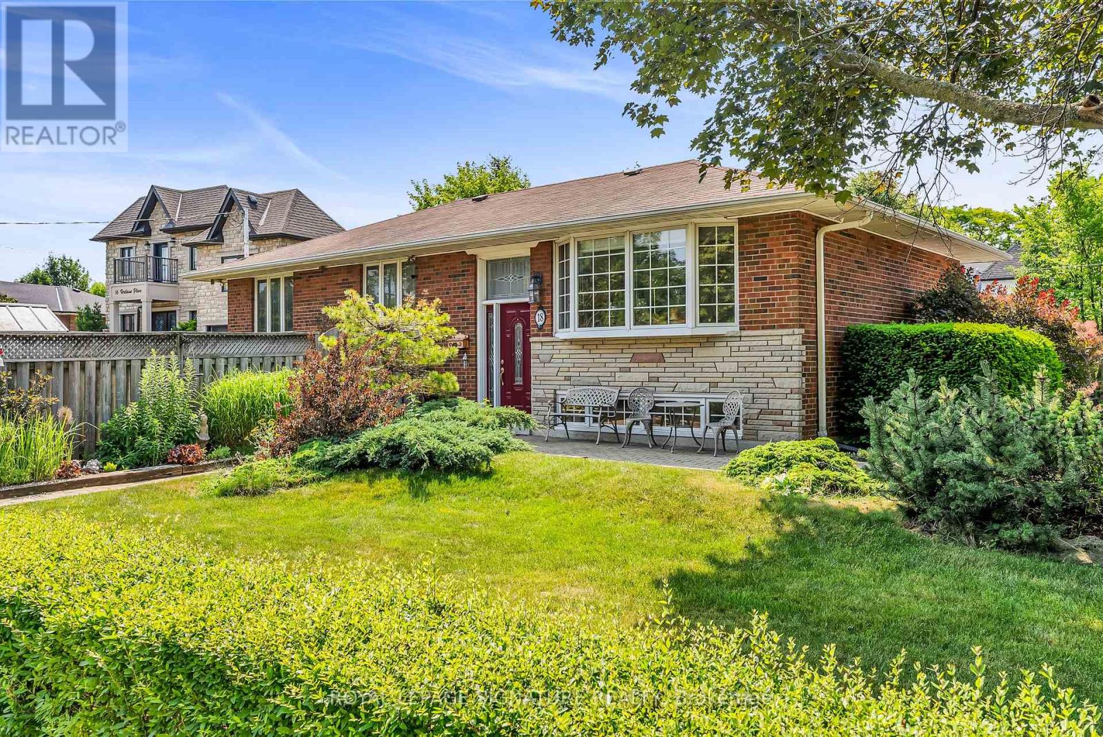 18 VERLAINE PLACE, Toronto, Ontario