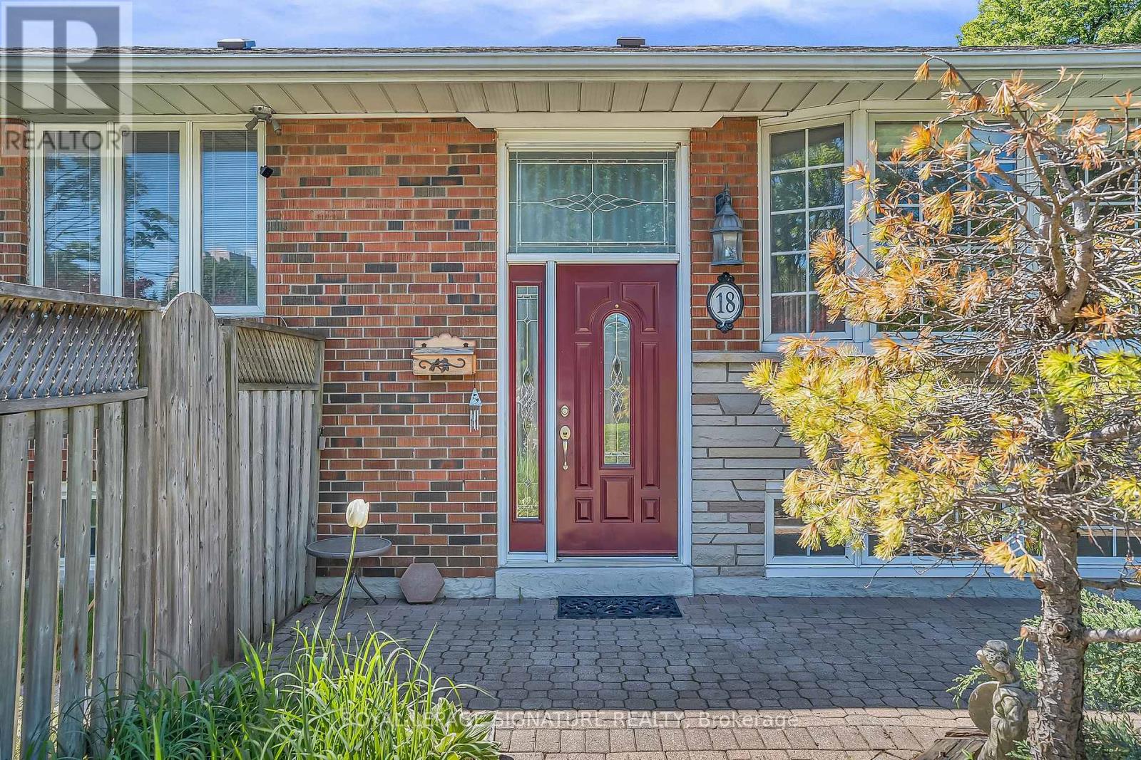18 Verlaine Place, Toronto, Ontario  M1P 3X3 - Photo 3 - E13233810
