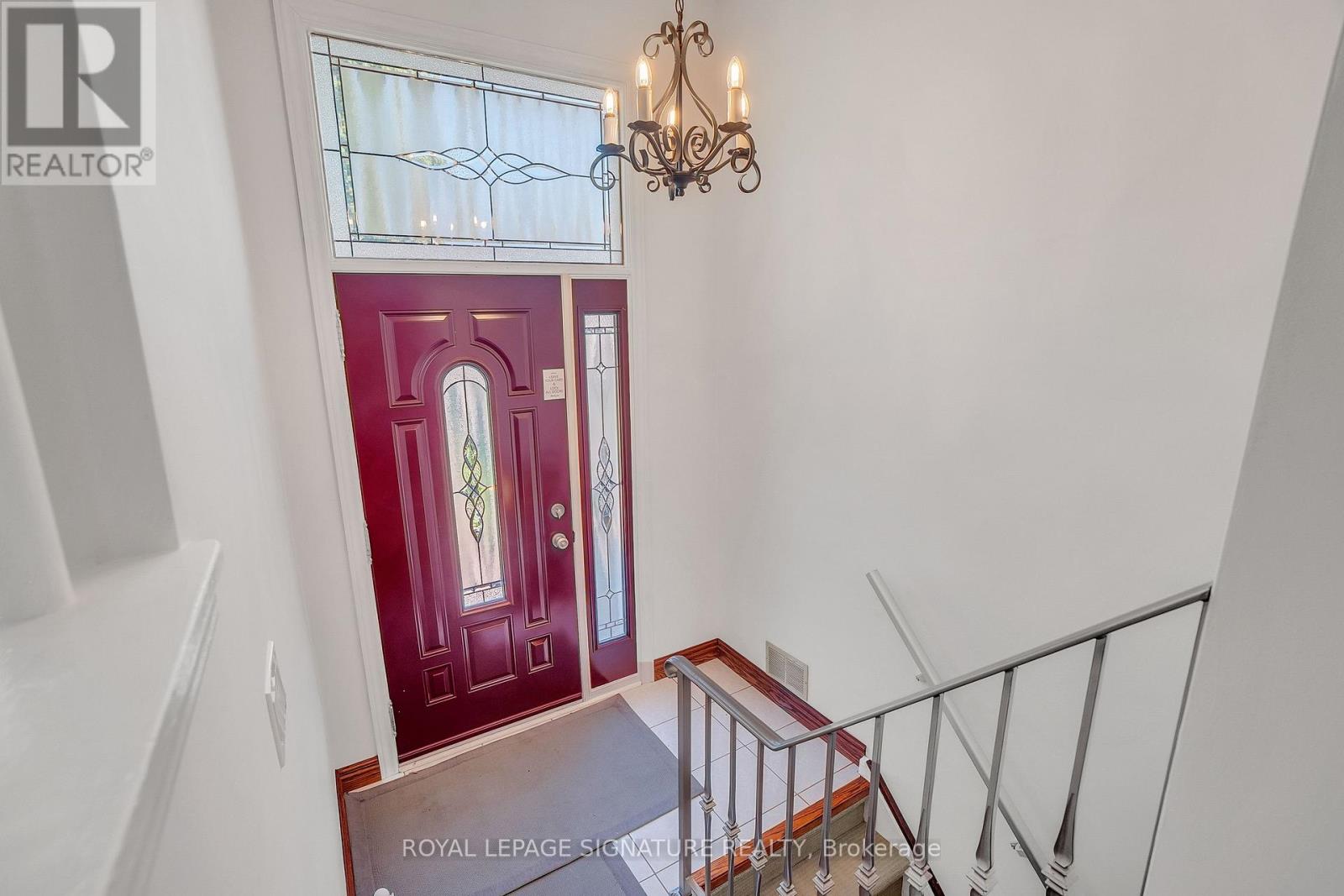 18 Verlaine Place, Toronto, Ontario  M1P 3X3 - Photo 5 - E13233810