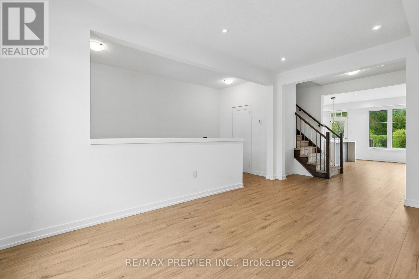 94 Lyall Stokes Circle, East Gwillimbury, Ontario  L0G 1M0 - Photo 11 - N13233544