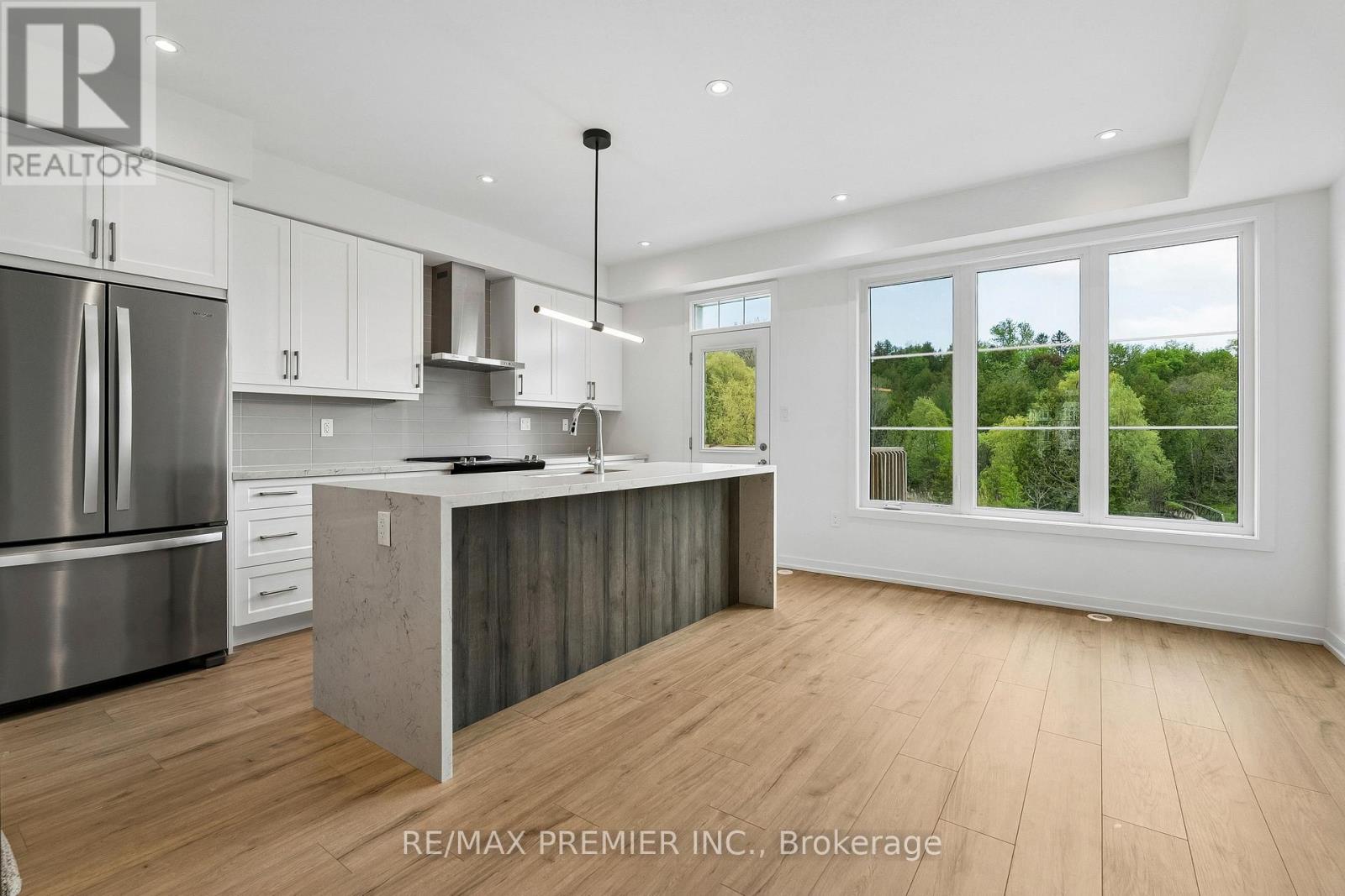 94 Lyall Stokes Circle, East Gwillimbury, Ontario  L0G 1M0 - Photo 13 - N13233544