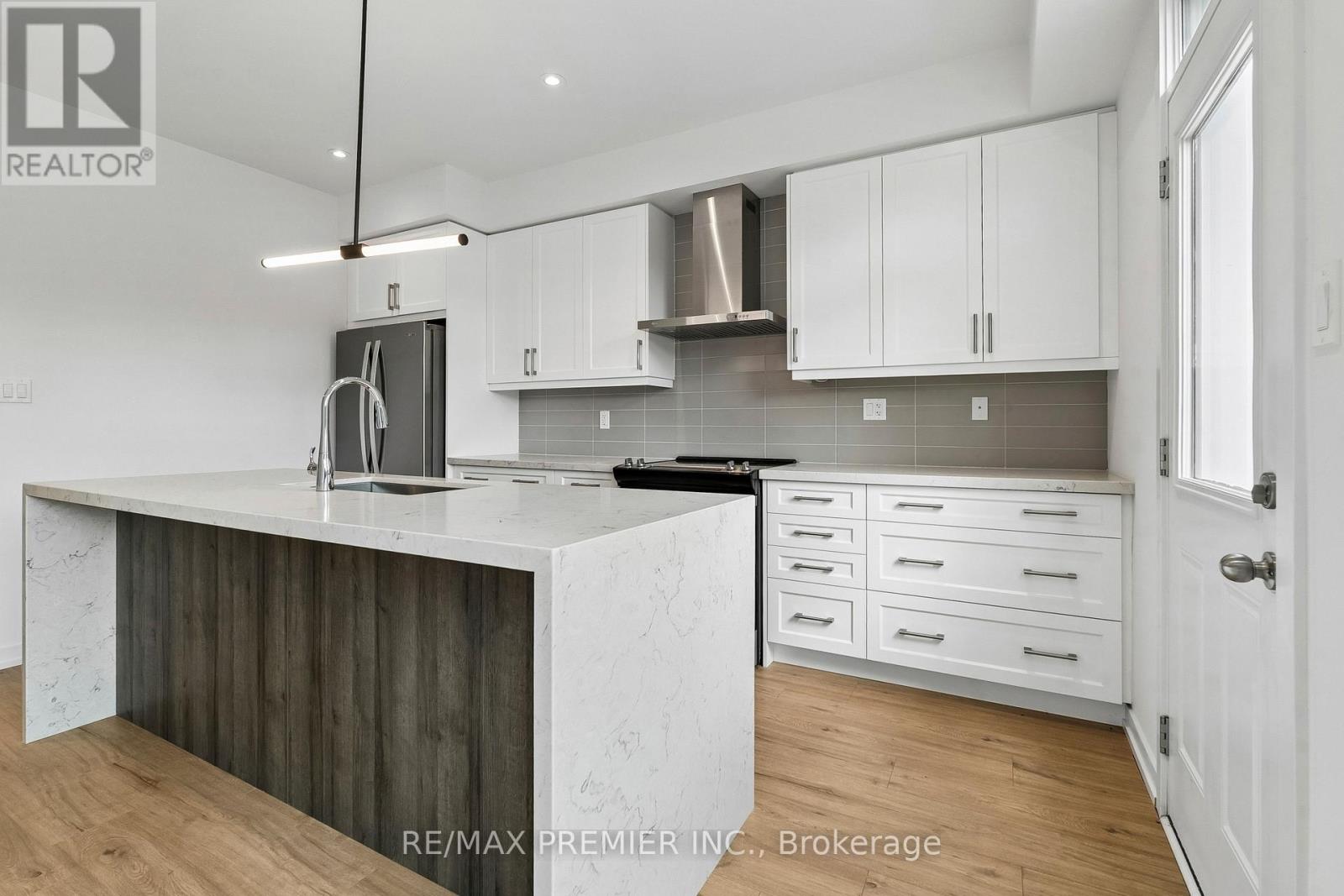 94 Lyall Stokes Circle, East Gwillimbury, Ontario  L0G 1M0 - Photo 15 - N13233544