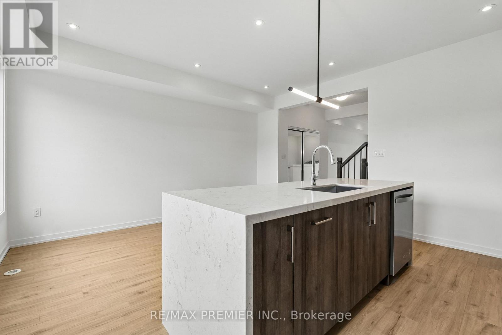 94 Lyall Stokes Circle, East Gwillimbury, Ontario  L0G 1M0 - Photo 16 - N13233544