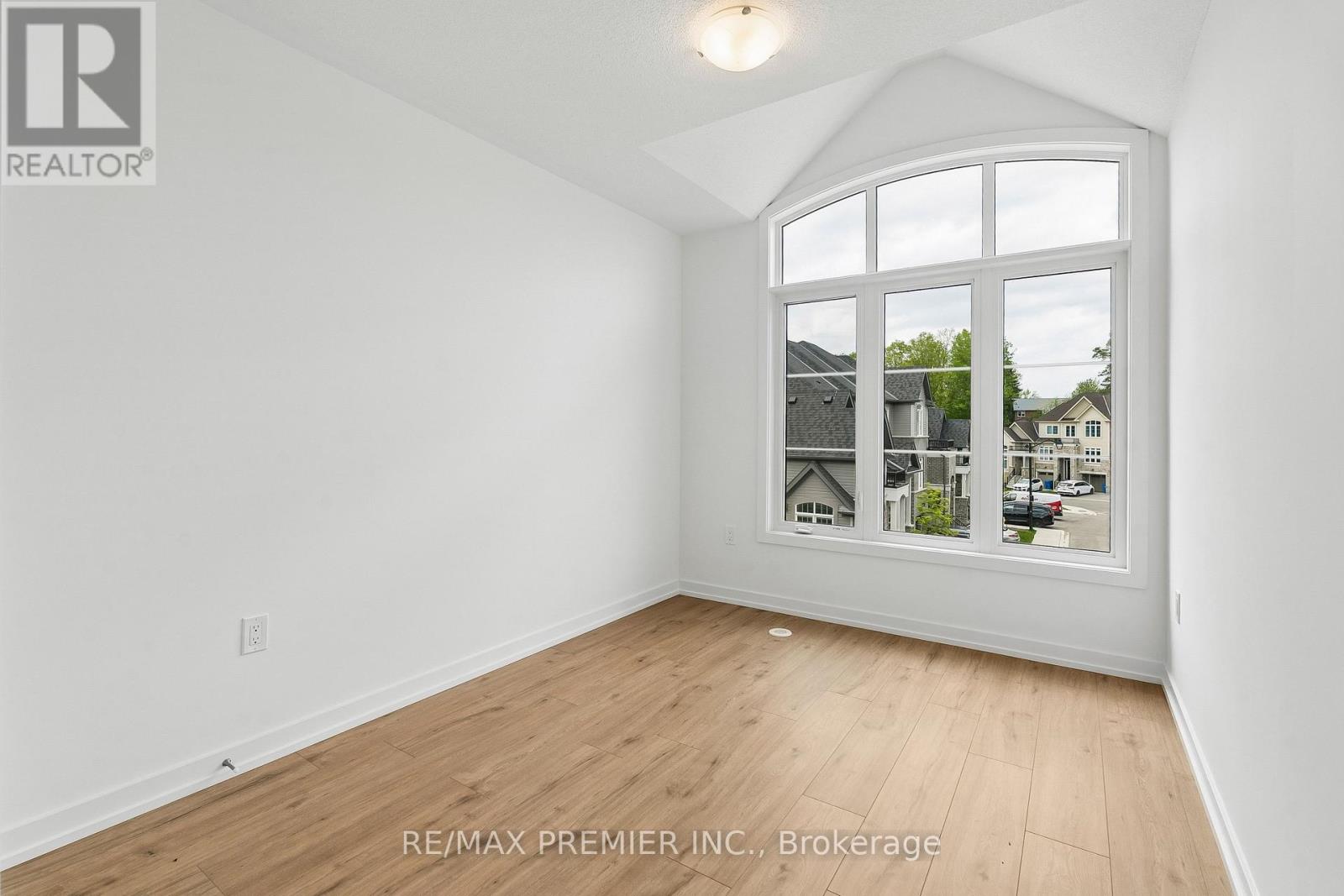 94 Lyall Stokes Circle, East Gwillimbury, Ontario  L0G 1M0 - Photo 27 - N13233544