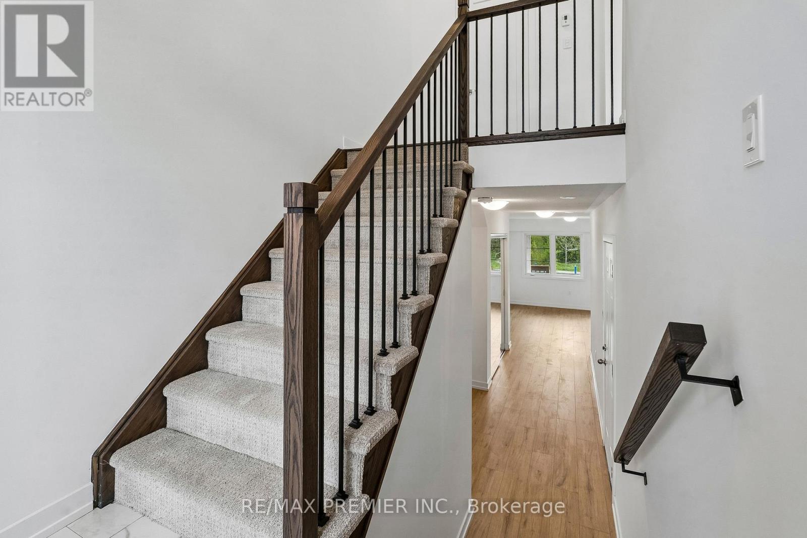 94 Lyall Stokes Circle, East Gwillimbury, Ontario  L0G 1M0 - Photo 7 - N13233544