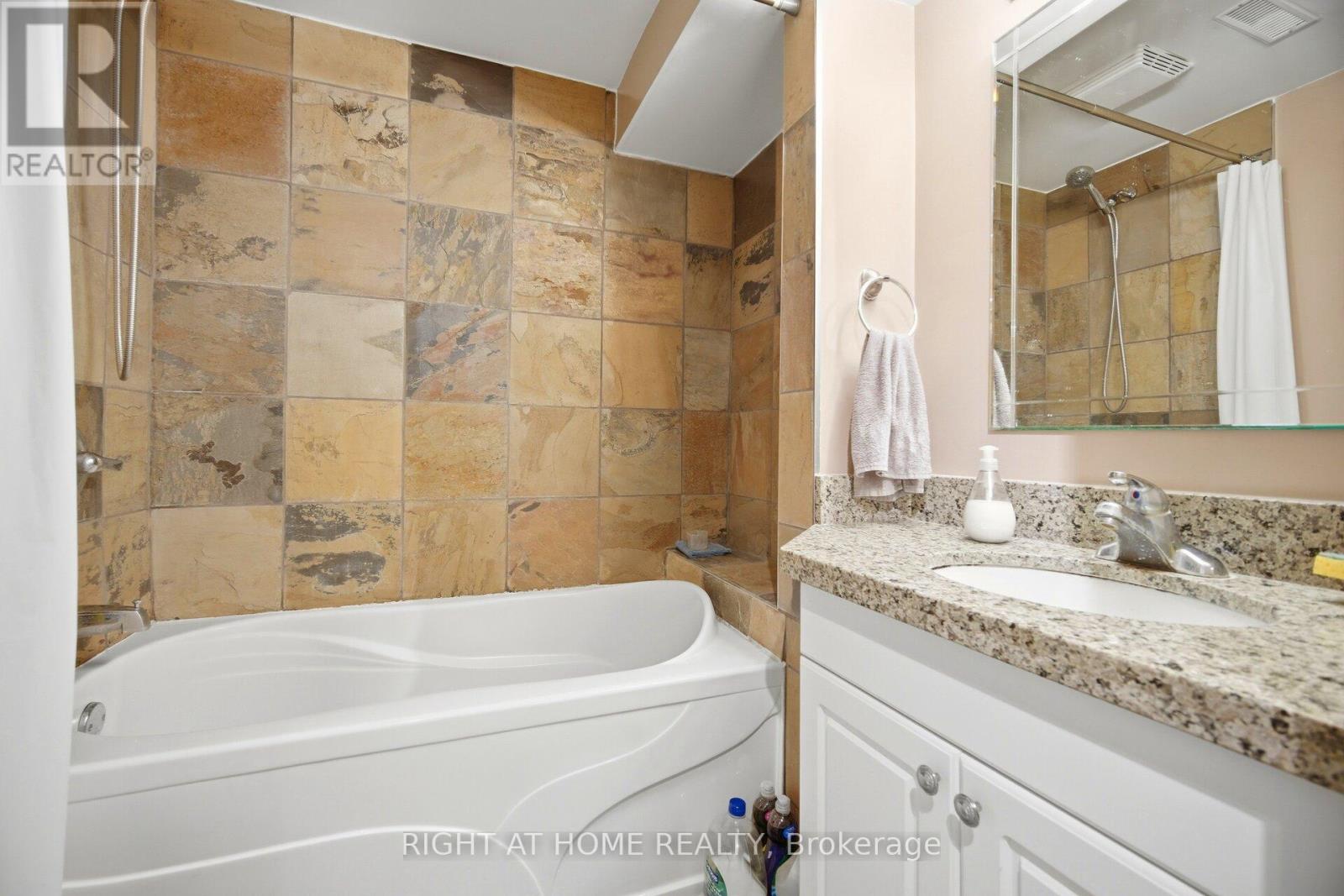 555 Legresley Lane, Newmarket, Ontario  L3Y 8R6 - Photo 38 - N13233642