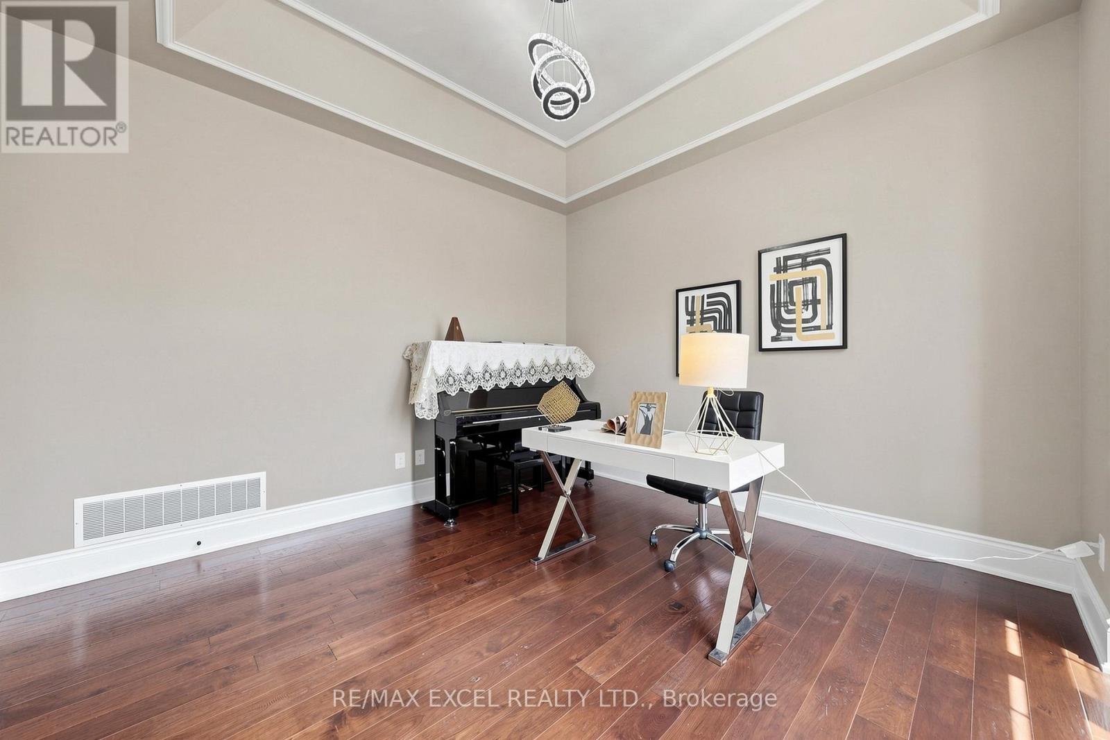 10 Royal West Road, Markham, Ontario  L6C 0L4 - Photo 24 - N13233658