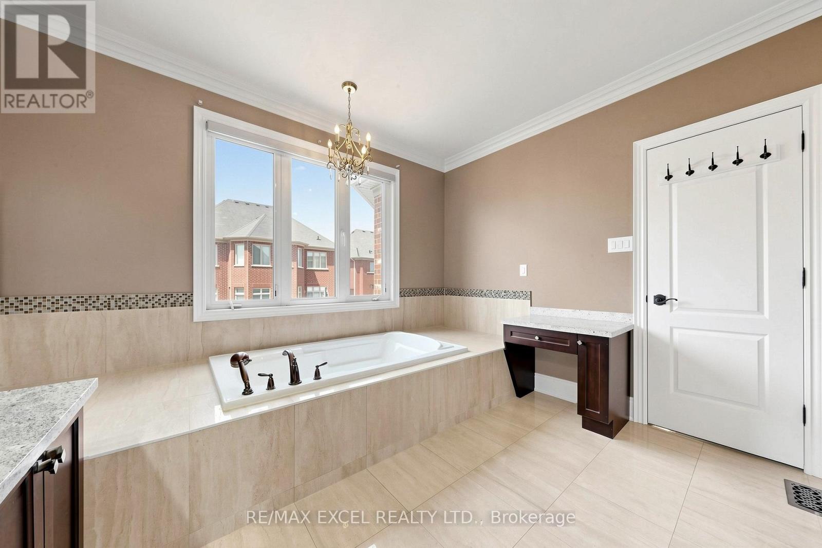 10 Royal West Road, Markham, Ontario  L6C 0L4 - Photo 34 - N13233658