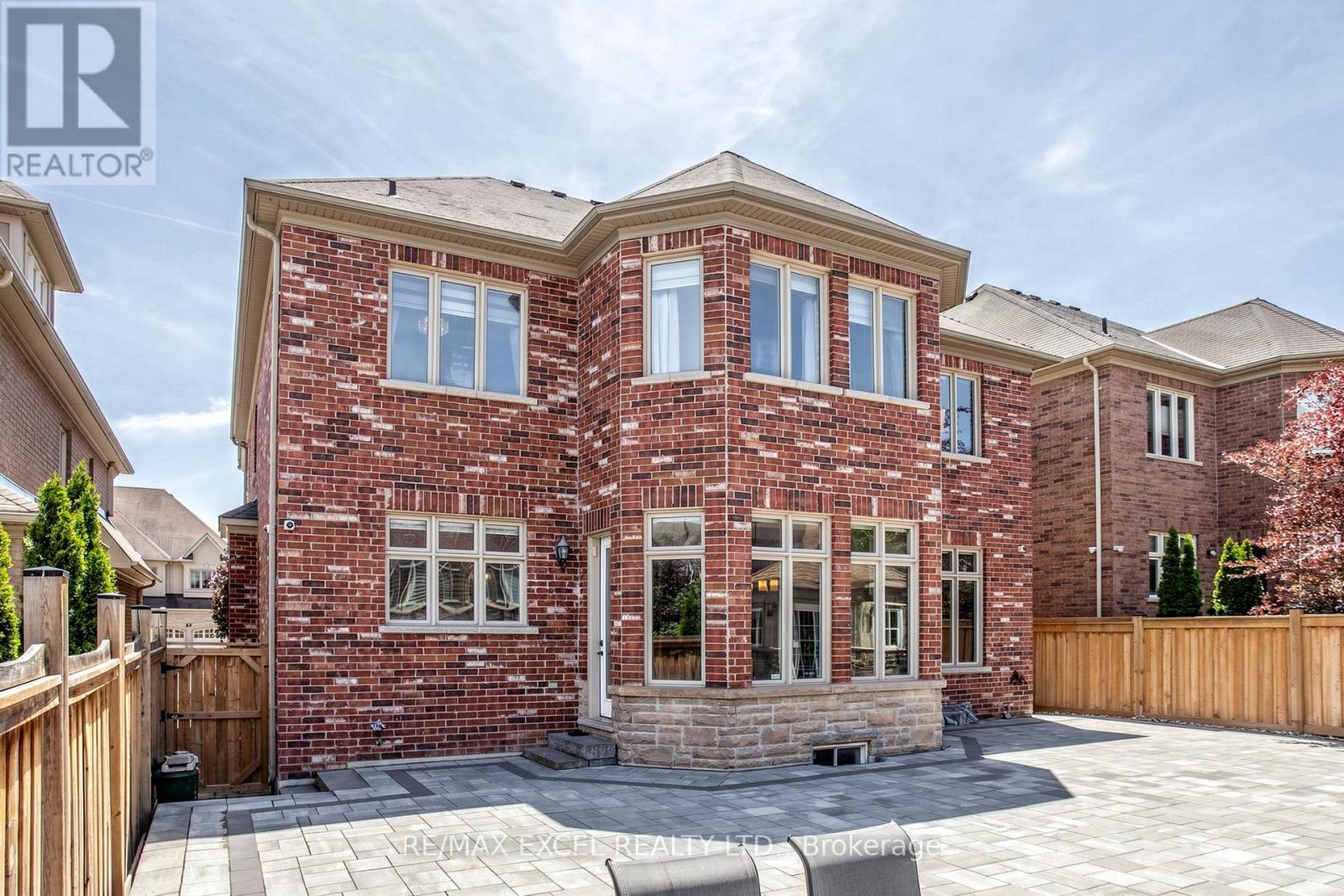 10 Royal West Road, Markham, Ontario  L6C 0L4 - Photo 47 - N13233658