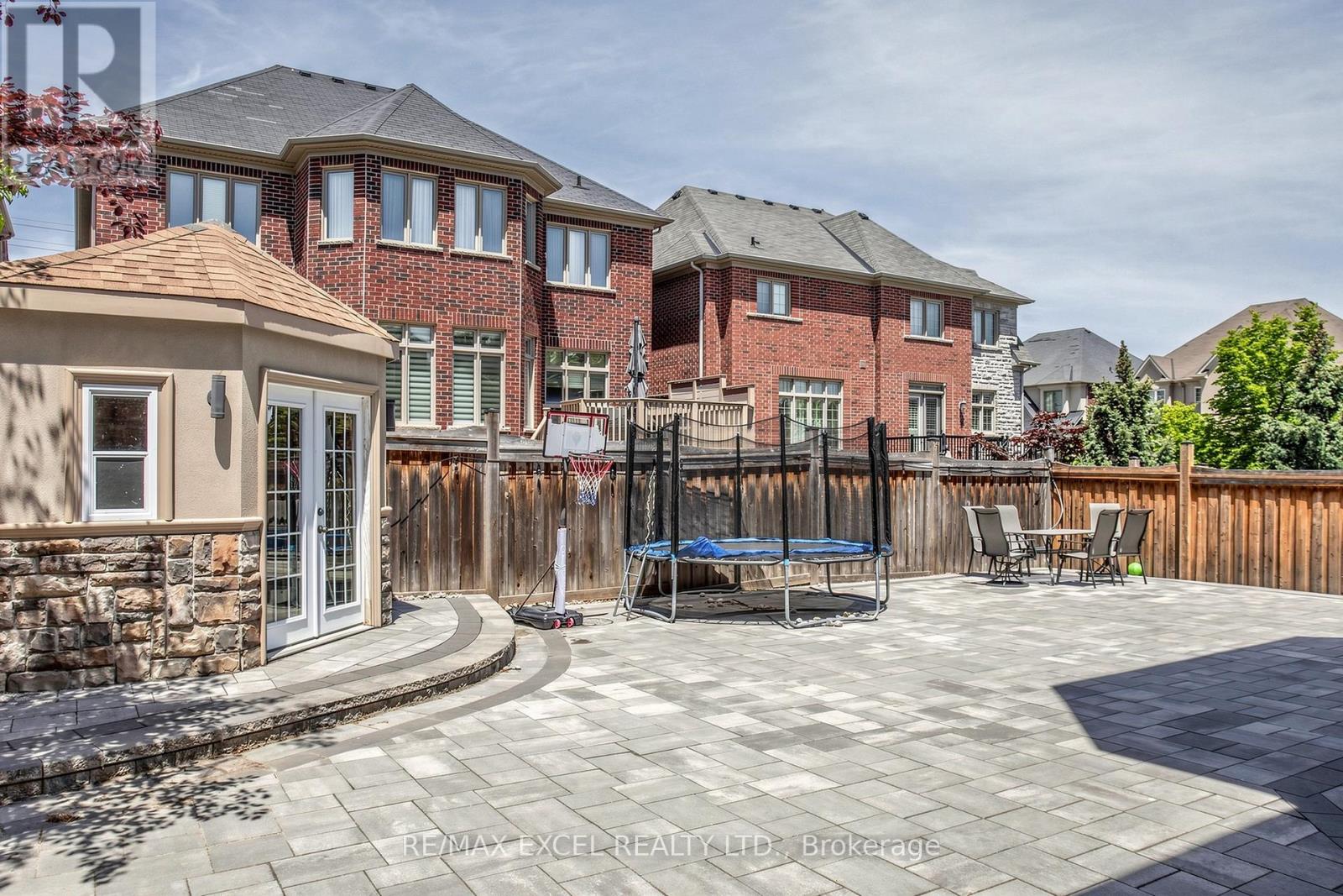 10 Royal West Road, Markham, Ontario  L6C 0L4 - Photo 48 - N13233658