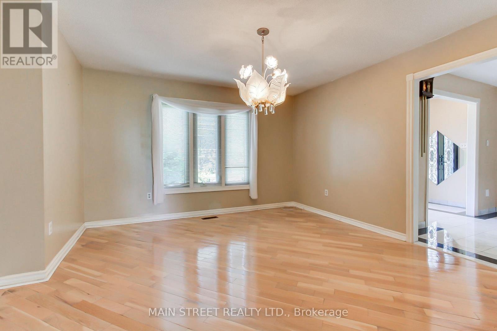 223 Burns Boulevard, King, Ontario  L7B 1C8 - Photo 10 - N13233876