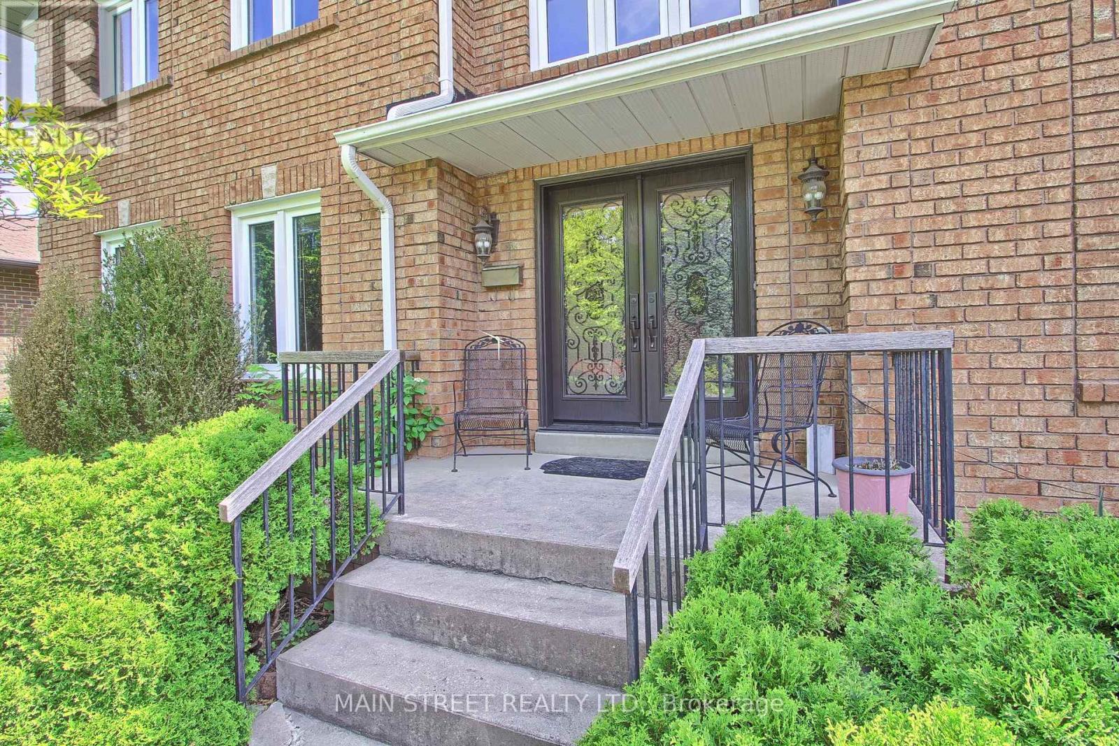 223 Burns Boulevard, King, Ontario  L7B 1C8 - Photo 2 - N13233876