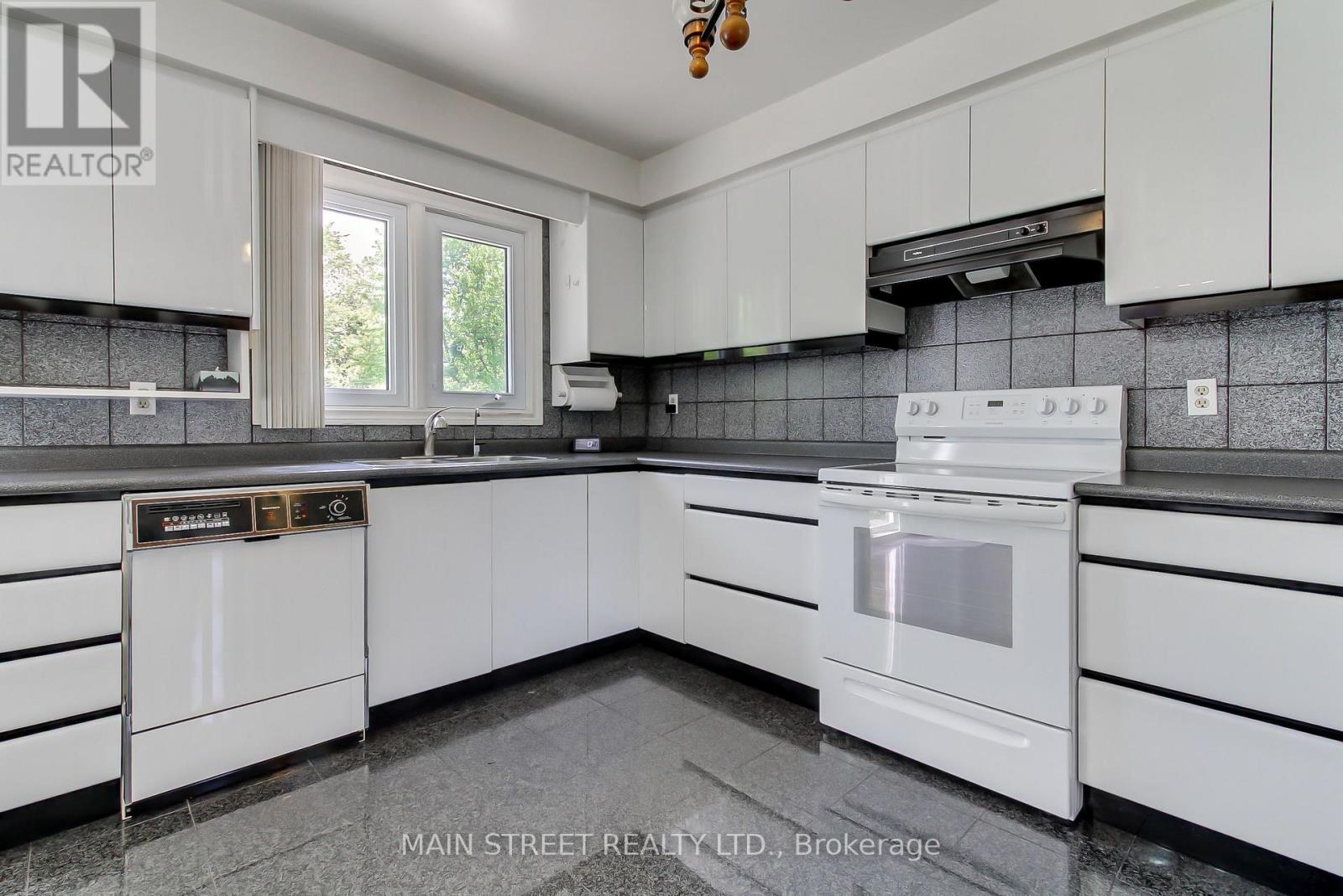 223 Burns Boulevard, King, Ontario  L7B 1C8 - Photo 8 - N13233876