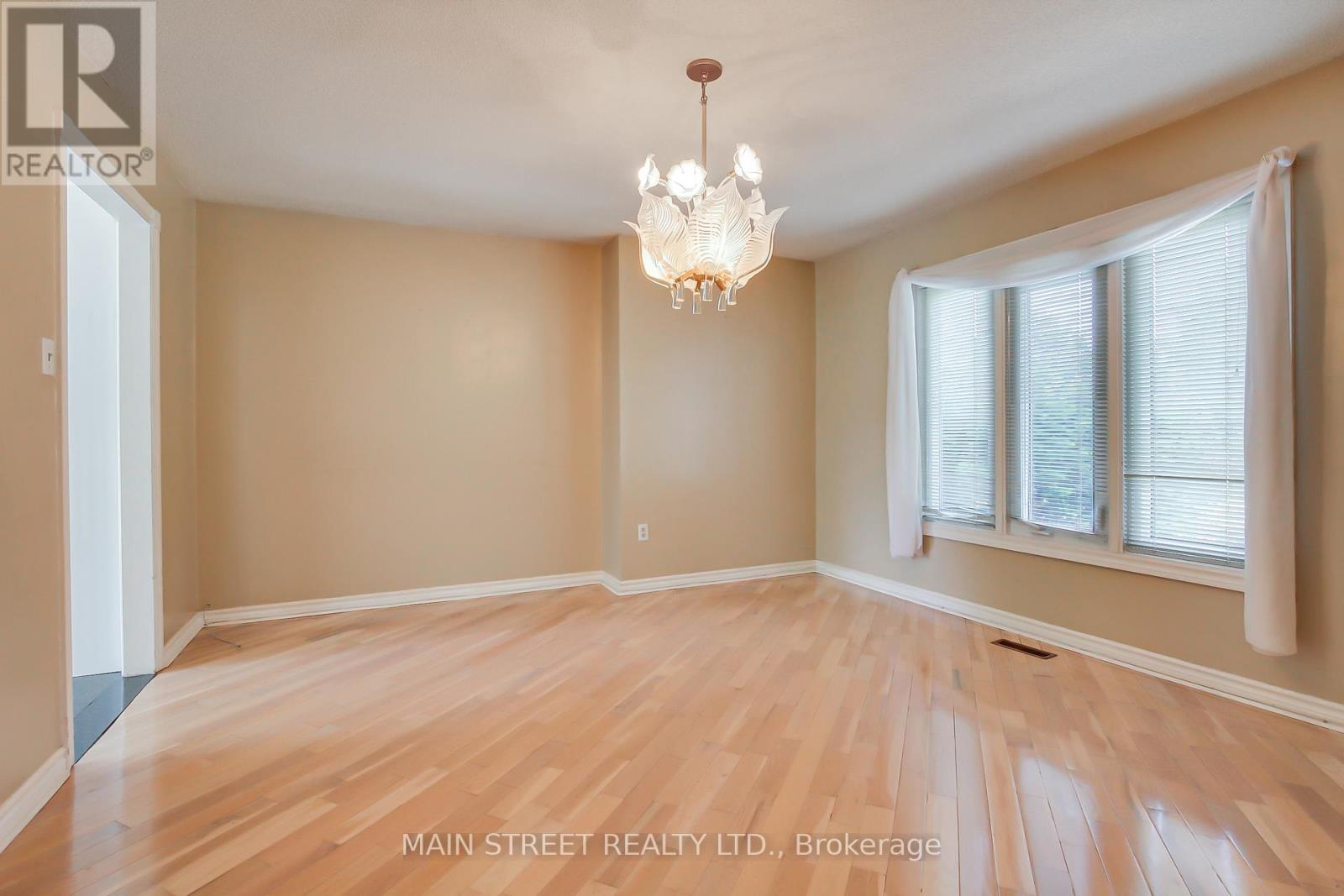 223 Burns Boulevard, King, Ontario  L7B 1C8 - Photo 9 - N13233876