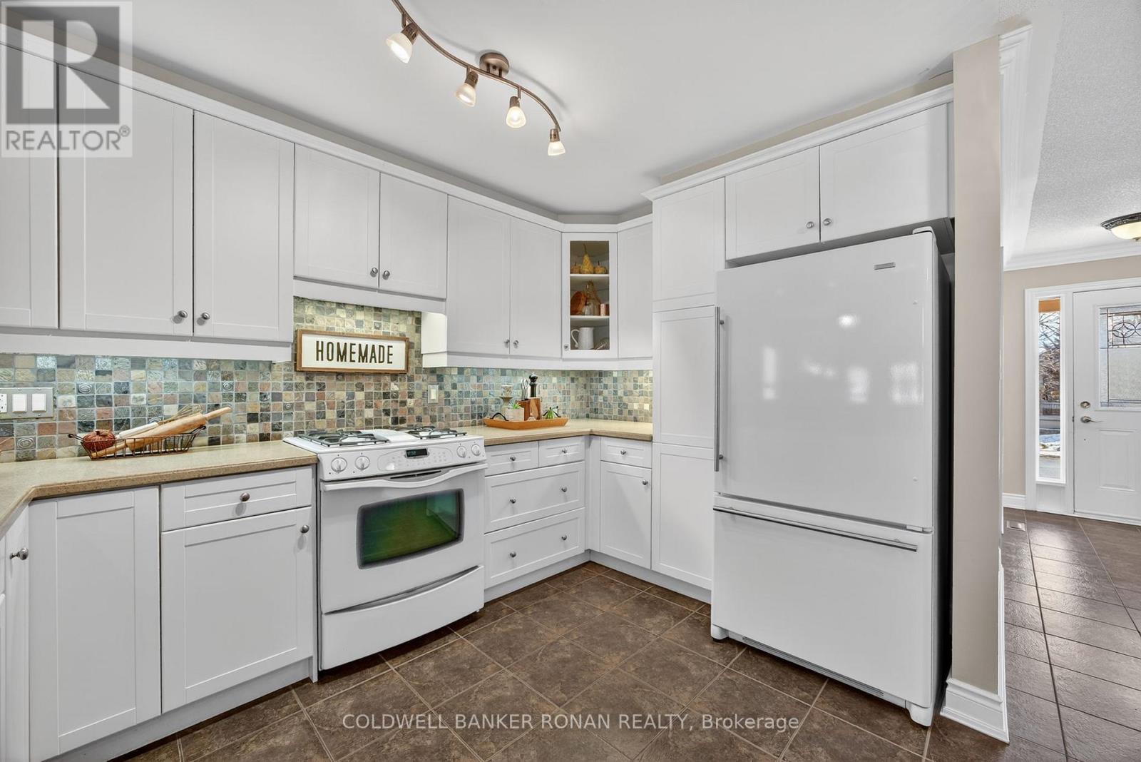 8 Montebello Terrace, New Tecumseth, Ontario  L9R 2H3 - Photo 6 - N13233884