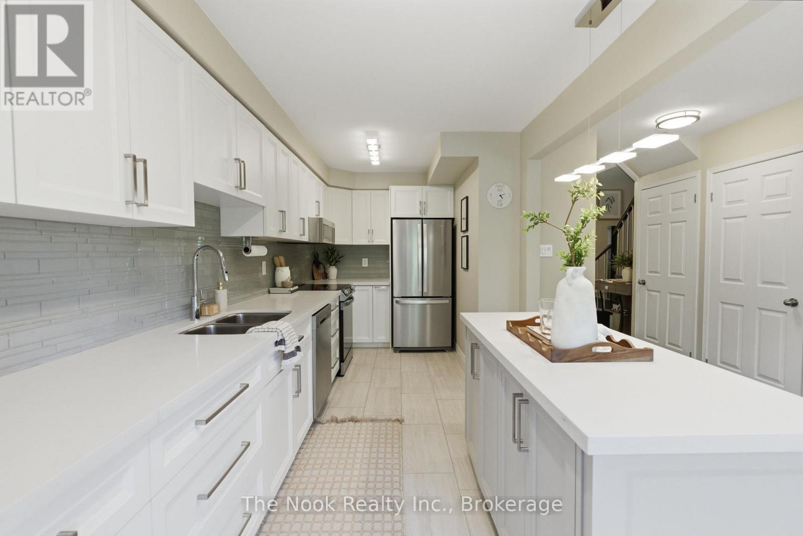 5 Teddington Crescent, Whitby, Ontario  L1R 1S4 - Photo 17 - E13233988