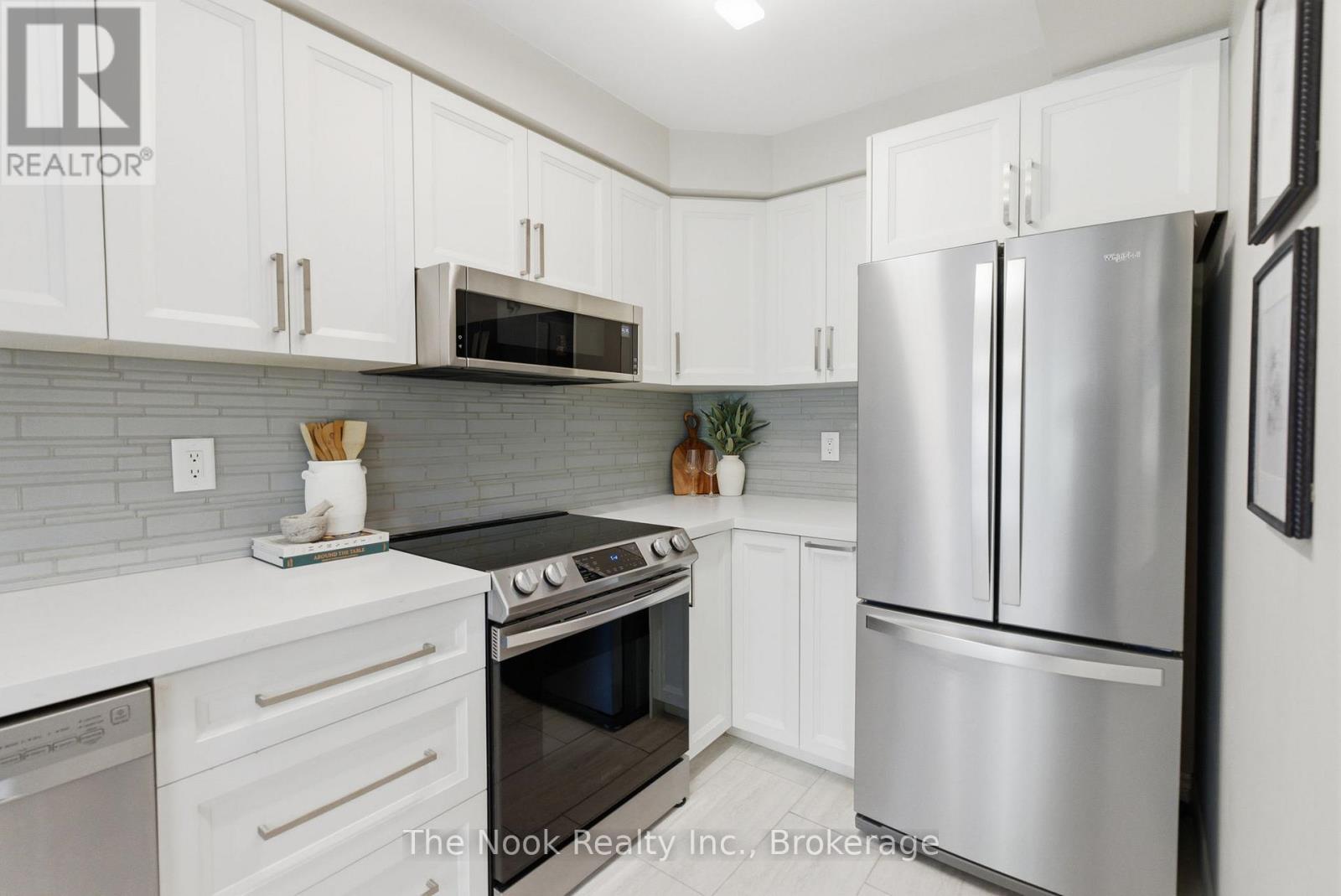 5 Teddington Crescent, Whitby, Ontario  L1R 1S4 - Photo 18 - E13233988