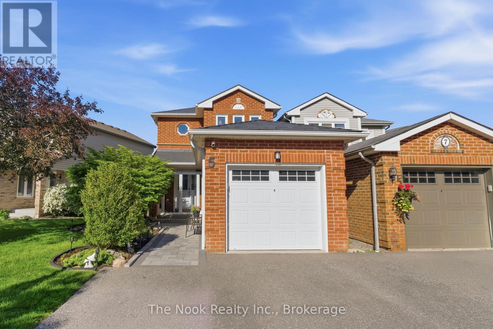 5 Teddington Crescent, Whitby, Ontario  L1R 1S4 - Photo 2 - E13233988
