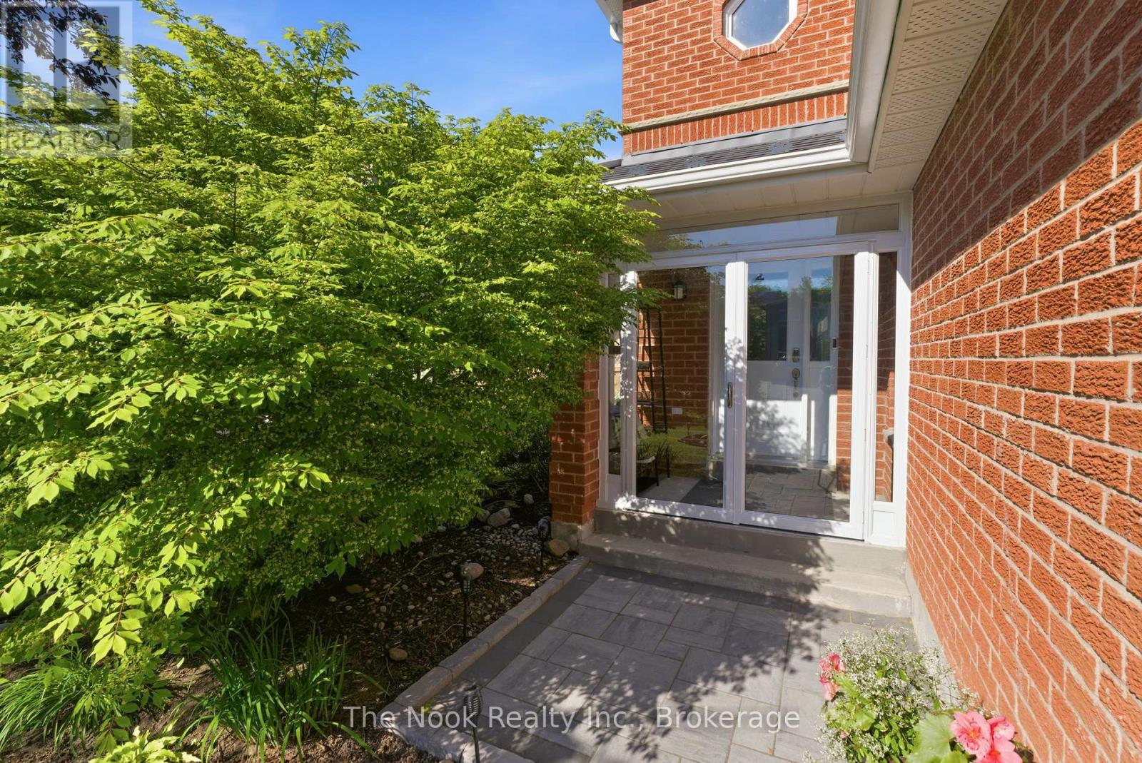 5 Teddington Crescent, Whitby, Ontario  L1R 1S4 - Photo 4 - E13233988