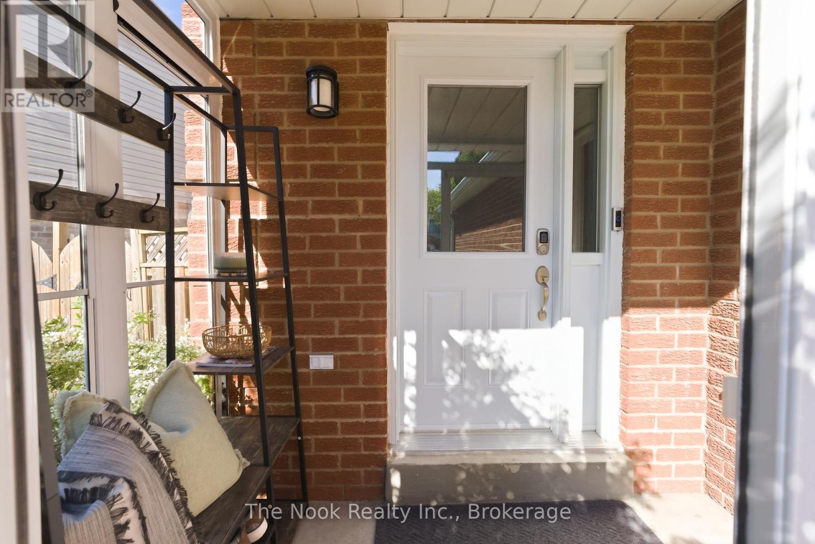 5 Teddington Crescent, Whitby, Ontario  L1R 1S4 - Photo 5 - E13233988