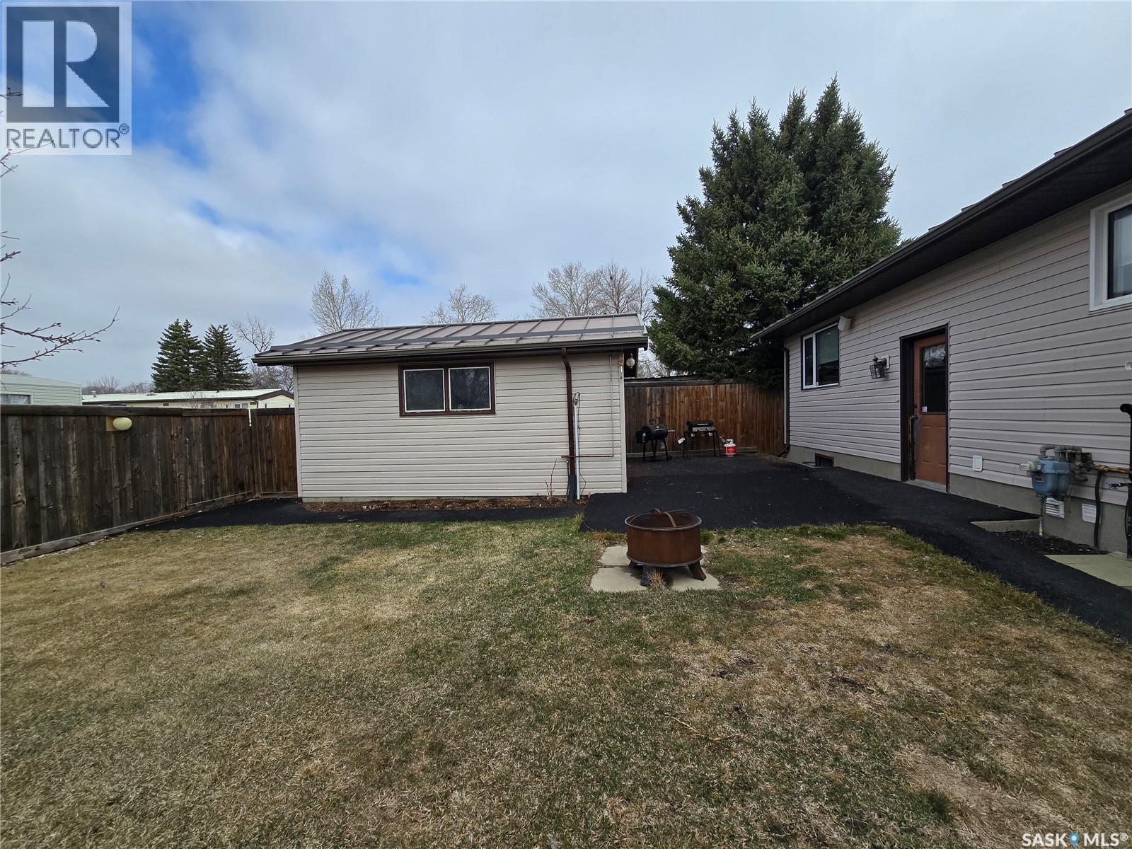 119 Montgomery Crescent, Weyburn, Saskatchewan  S4H 2X6 - Photo 34 - SK032909