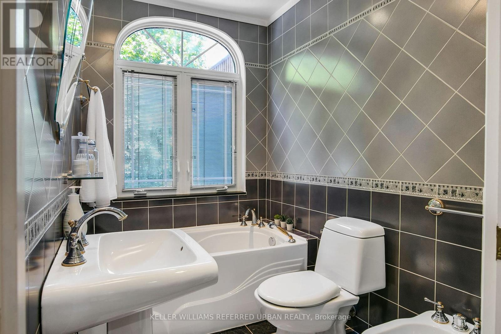 235 Bartlett Avenue, Toronto, Ontario  M6H 3G3 - Photo 30 - W13233476