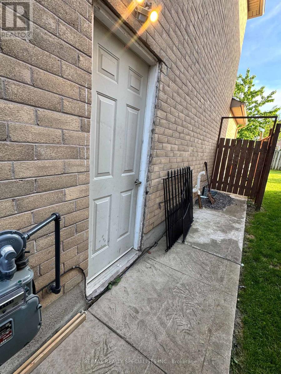 Bsmt - 5834 Raftsman Cove, Mississauga, Ontario  L5M 6N9 - Photo 8 - W13233500
