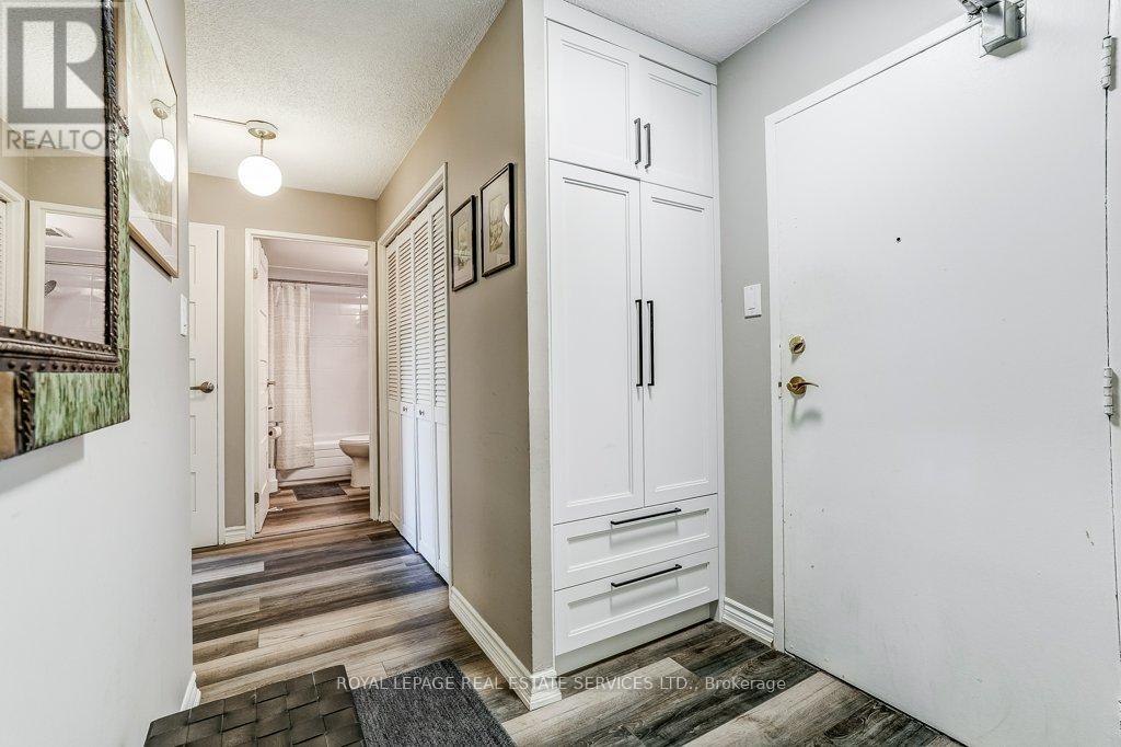 402 - 3590 Kaneff Crescent, Mississauga (Mississauga Valleys), Ontario  L5A 3X3 - Photo 3 - W13233550