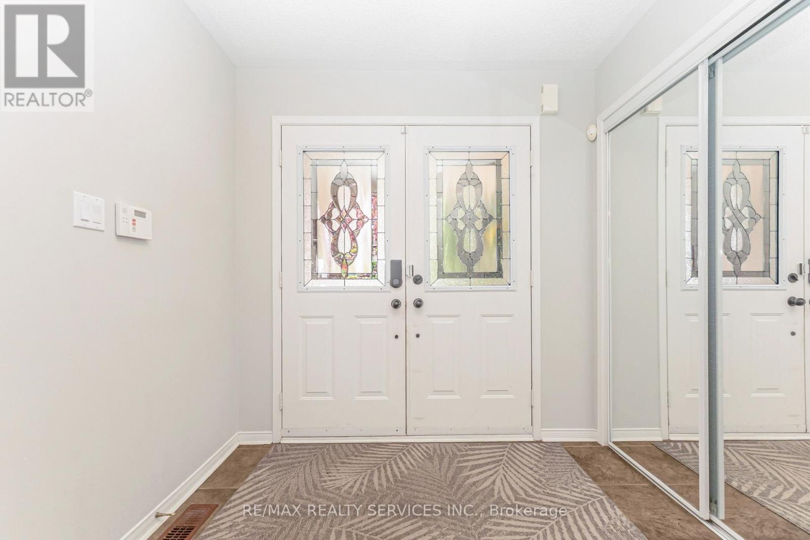 295 Queen Mary Drive, Brampton, Ontario  L7A 3R1 - Photo 4 - W13233558