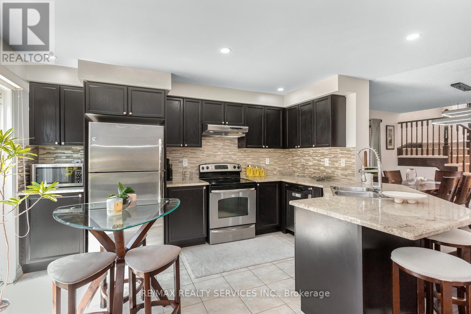 164 Mcdougall Cross, Milton, Ontario  L9T 0P7 - Photo 11 - W13233562