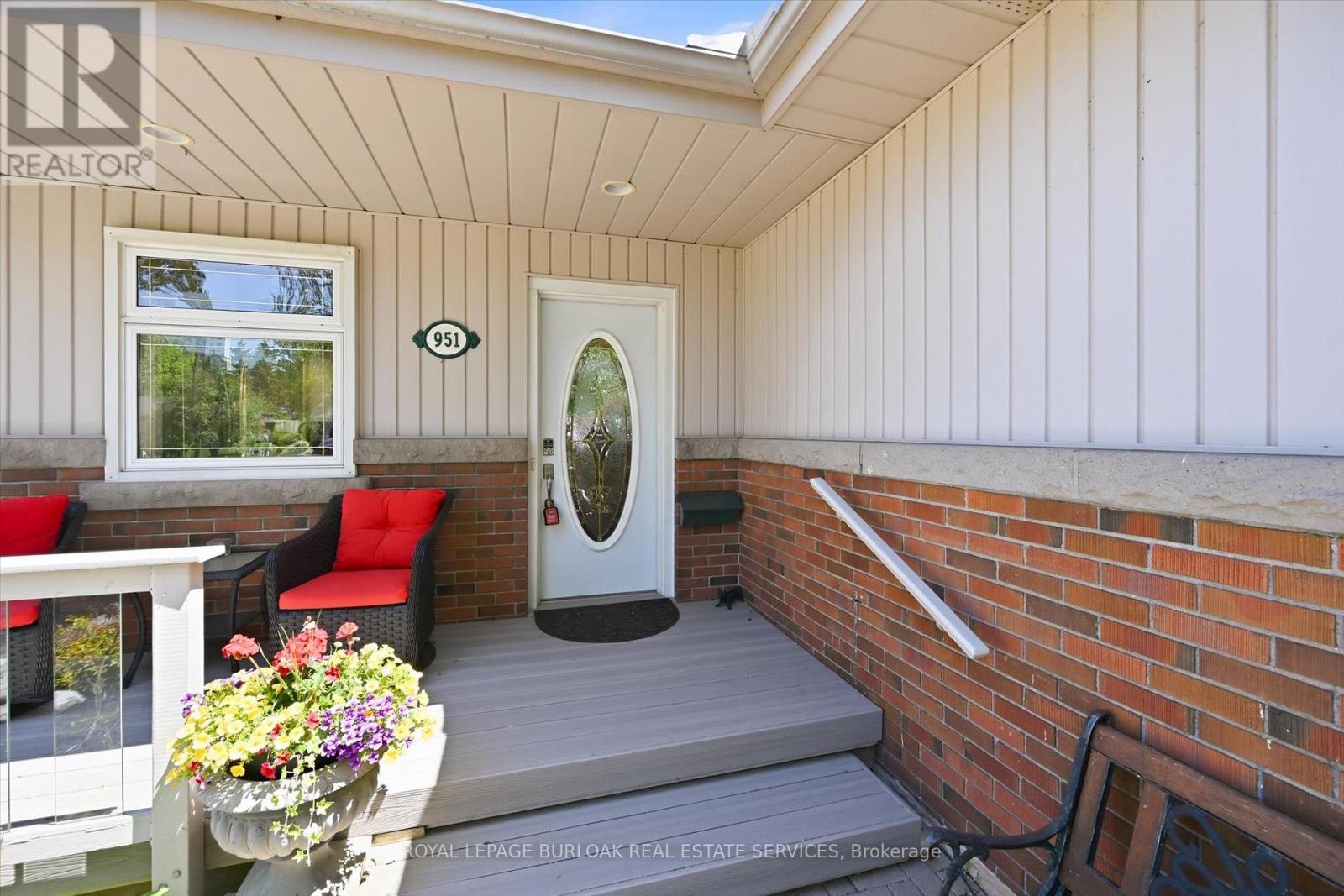 951 Cloverleaf Drive, Burlington, Ontario  L7T 3Y8 - Photo 6 - W13233618