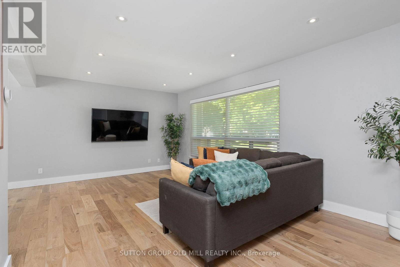 47 Ashfield Drive, Toronto, Ontario  M9C 4T7 - Photo 4 - W13233724