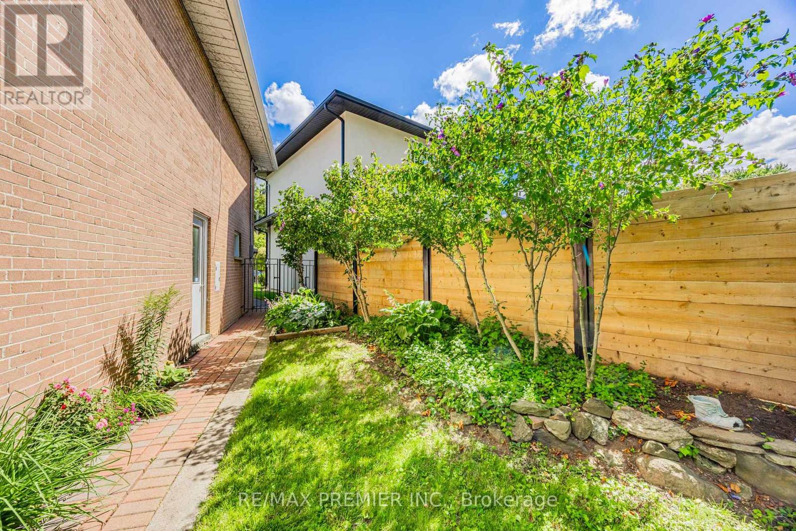 21 Halbadier Place, Toronto, Ontario  M9B 2H4 - Photo 41 - W13233754