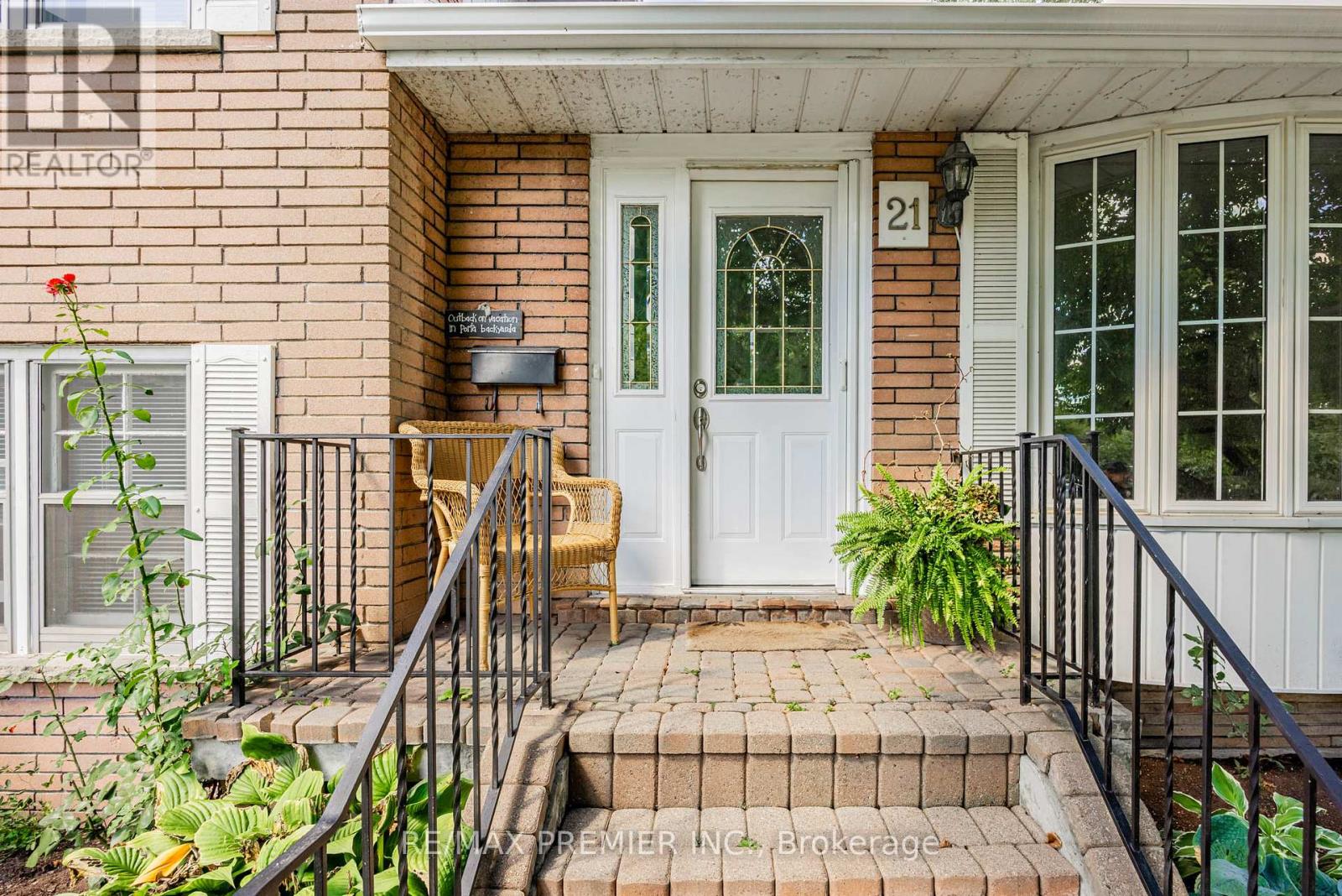 21 Halbadier Place, Toronto, Ontario  M9B 2H4 - Photo 7 - W13233754